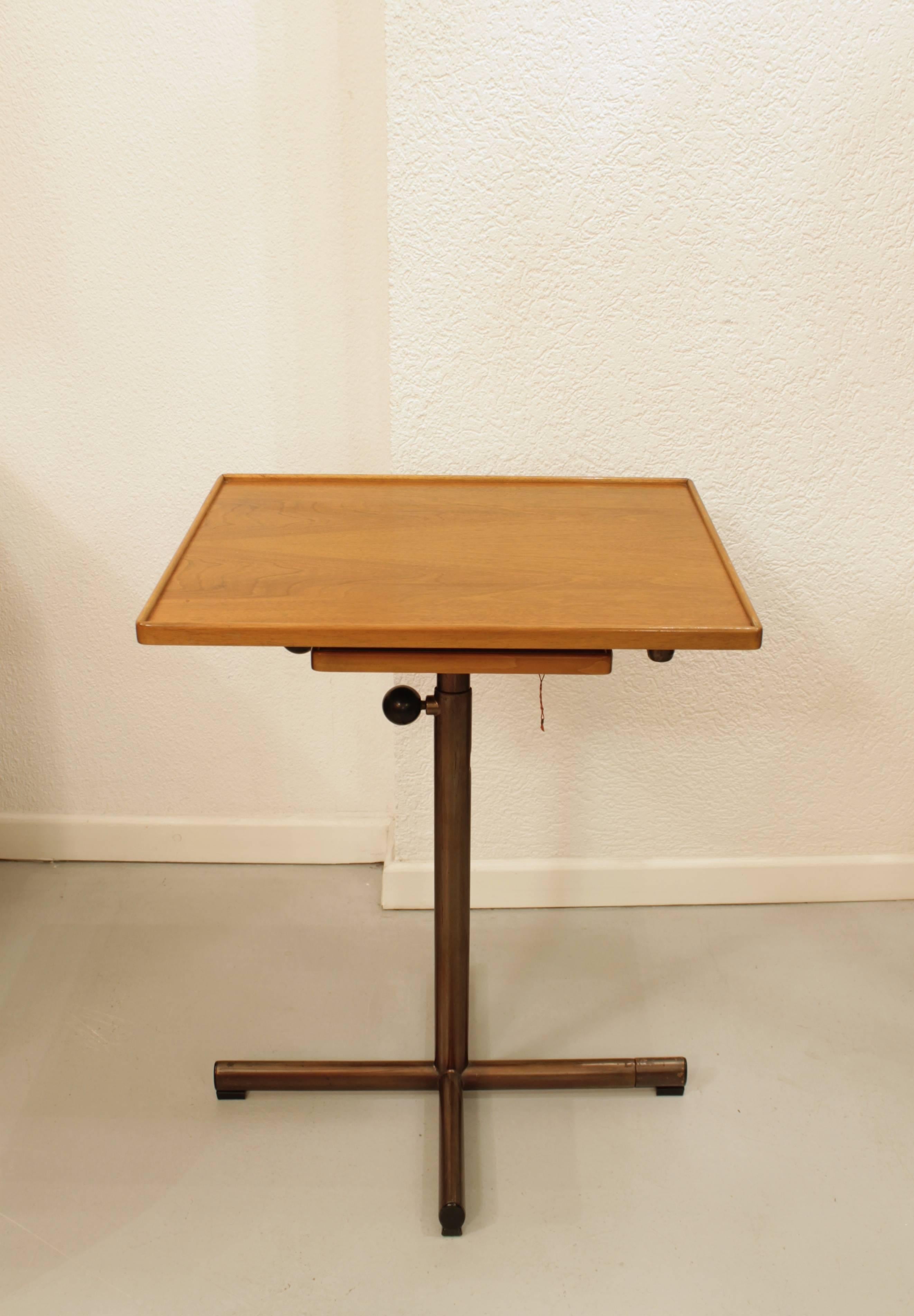 Swiss articulated occasional table by François Caruelle for Embru, Switzerland, circa 1950s
Multiple position available with the in genius system (pictures)
Tabletop can be removed and used as a tray.