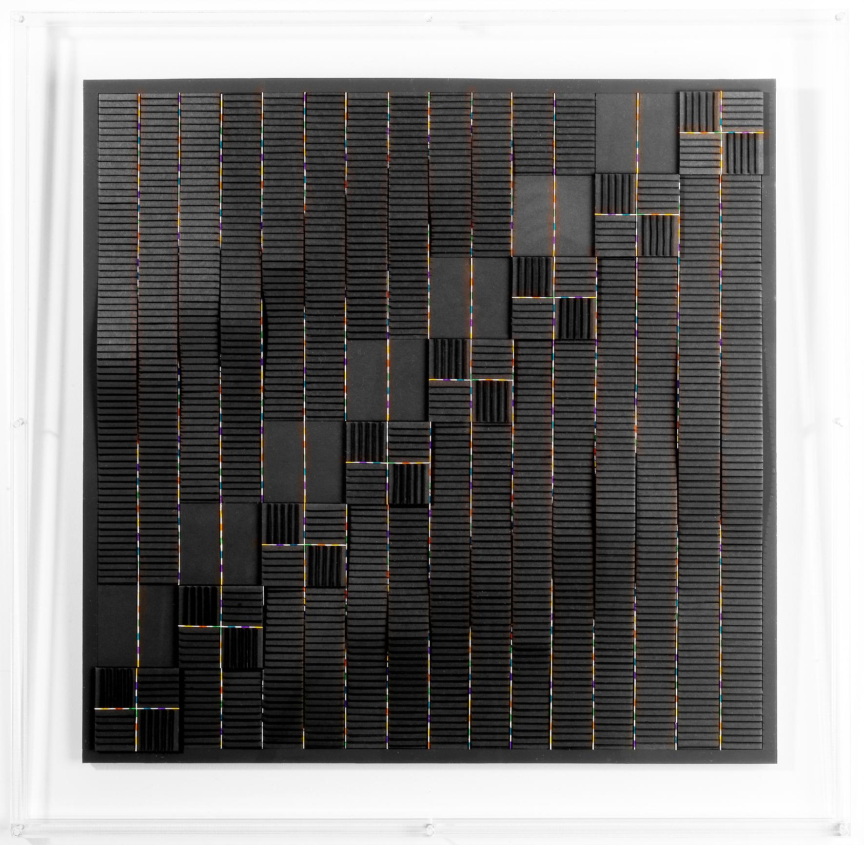 Carré noir ondulé 1 et 2
60 x 60 cm
Collage papiers sur carton mousse,
encadrement plexiglass.
4 kg
Signé au dos.
Prix galerie : 2100 €

