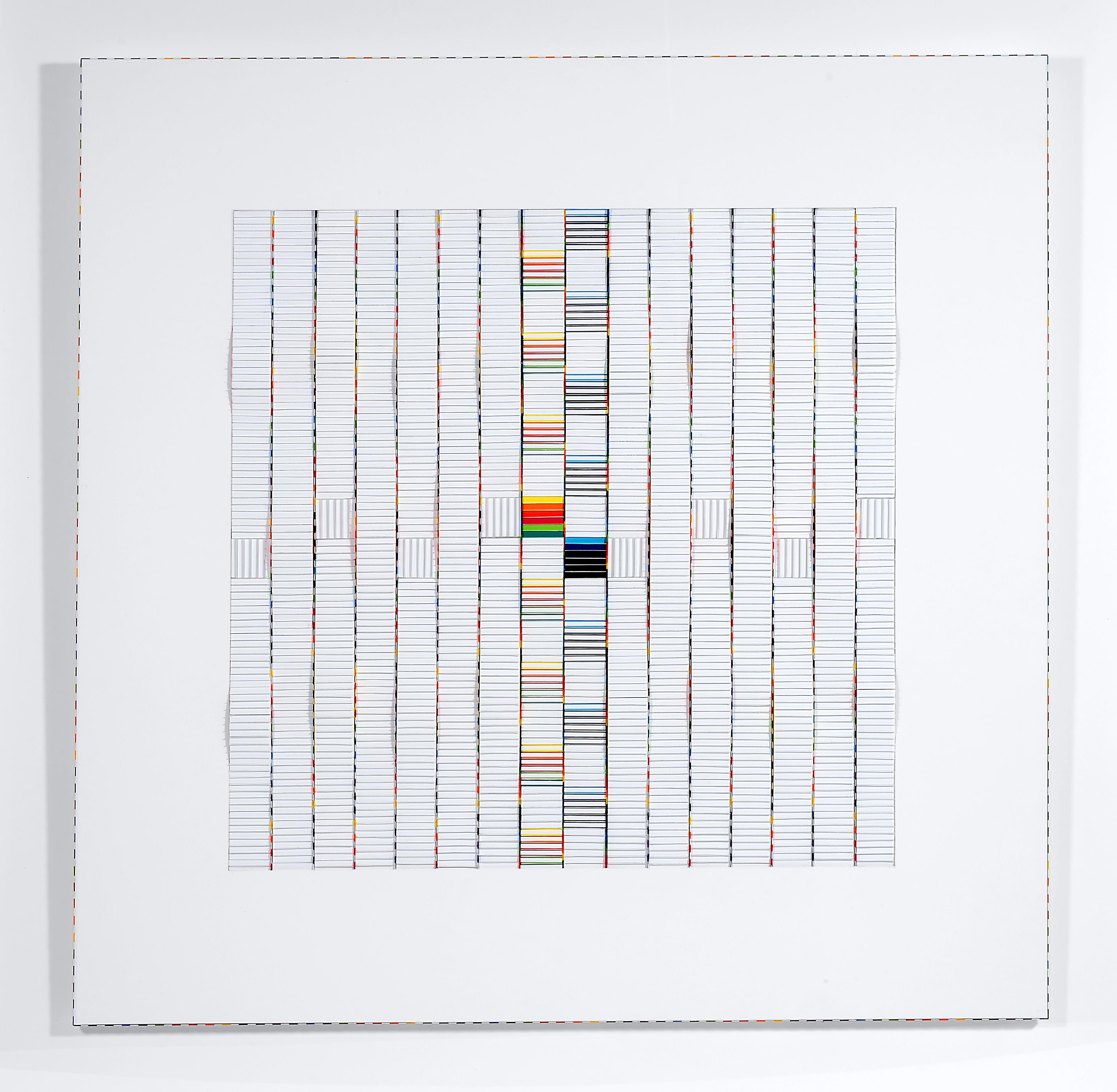 Carré blanc ondulé 
83 x 83 cm
Collage papiers sur carton plume, 
encadrement baguette bois blanc.
8 kg avec pochette emballage carton.
Signé au dos.
3000 €

