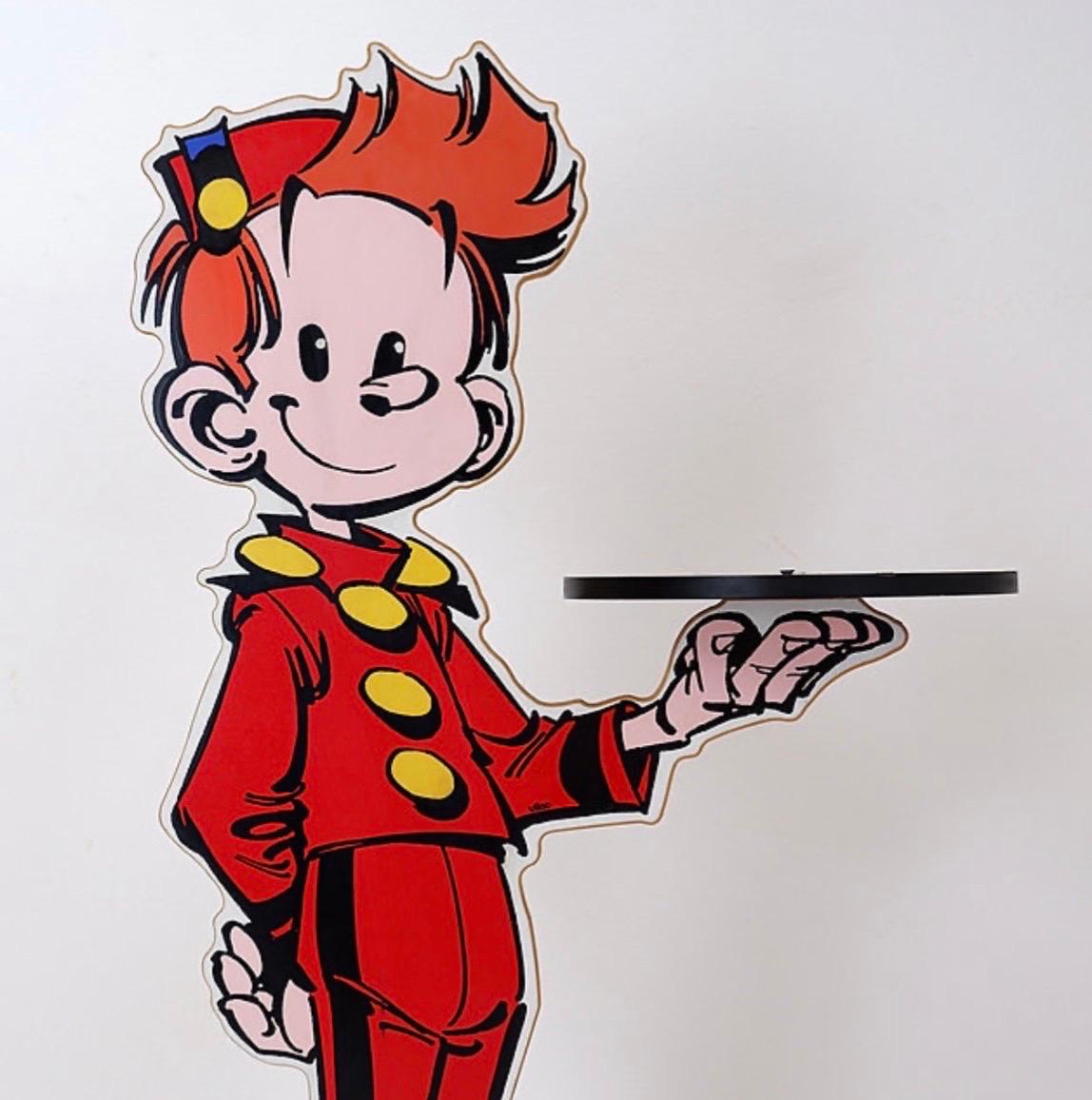 Espositore Franquin/Spirou con vassoio. Pubblicato da Vilac 1994.

Usura coerente con l'età e l'uso.

Collezionista - Fumetti - Belgio

Misure: Base Ø 40cm TOT: 52cm H. 95cm 

MATERIALE : Legno serigrafato