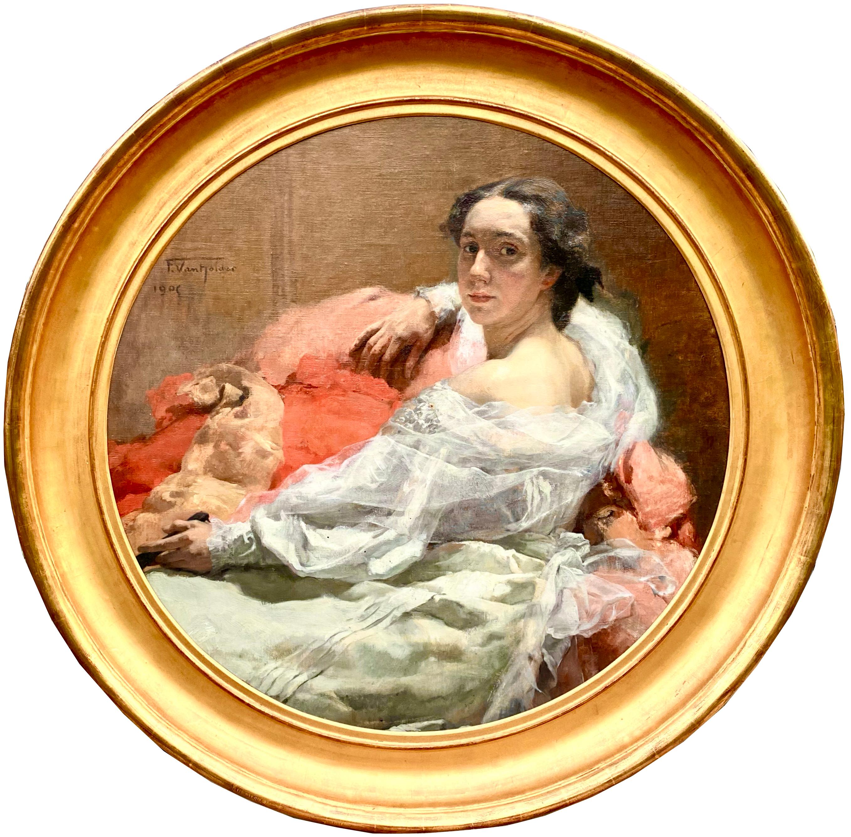 Frans Van Holder
Ixelles 1881 - 1919 Genève
Peintre belge

Portrait d'une jeune femme en blanc - La femme de l'artiste".
Signature : Signée en haut à gauche et datée 1906
Médium : Huile sur toile
Dimensions : diamètre : taille de l'image 96 cm,
