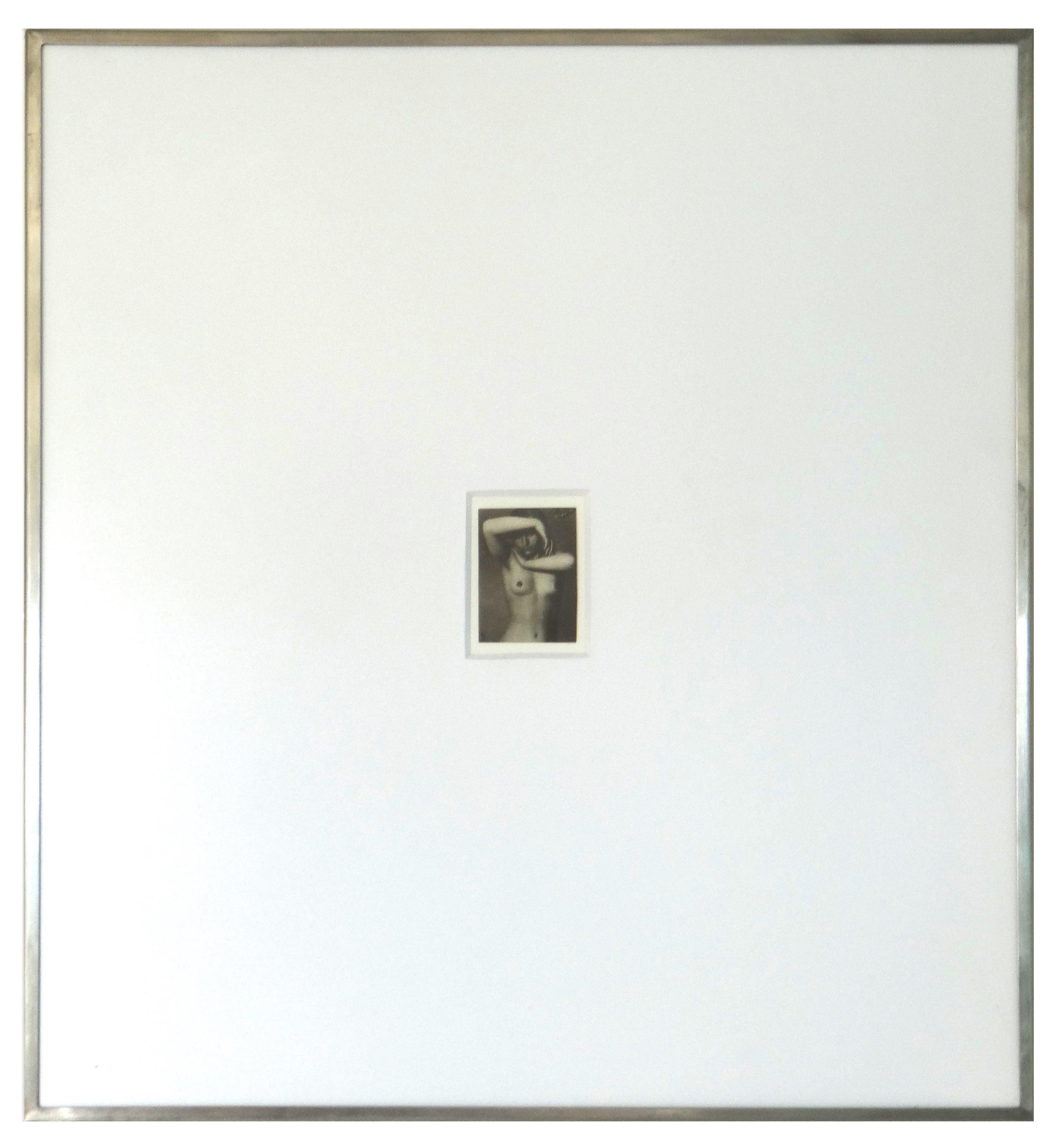 Composición de desnudo femenino de Frantisek Drtikol
impresión pigmentaria montada sobre cartón
Enmarcado
Tamaño de la imagen: 2,25 pulg. H x 1,75 pulg. W.
Tamaño del marco: 17,5 pulg. H x 16,5 pulg. W
Marcas; arriba a la derecha: XII, abajo a la
