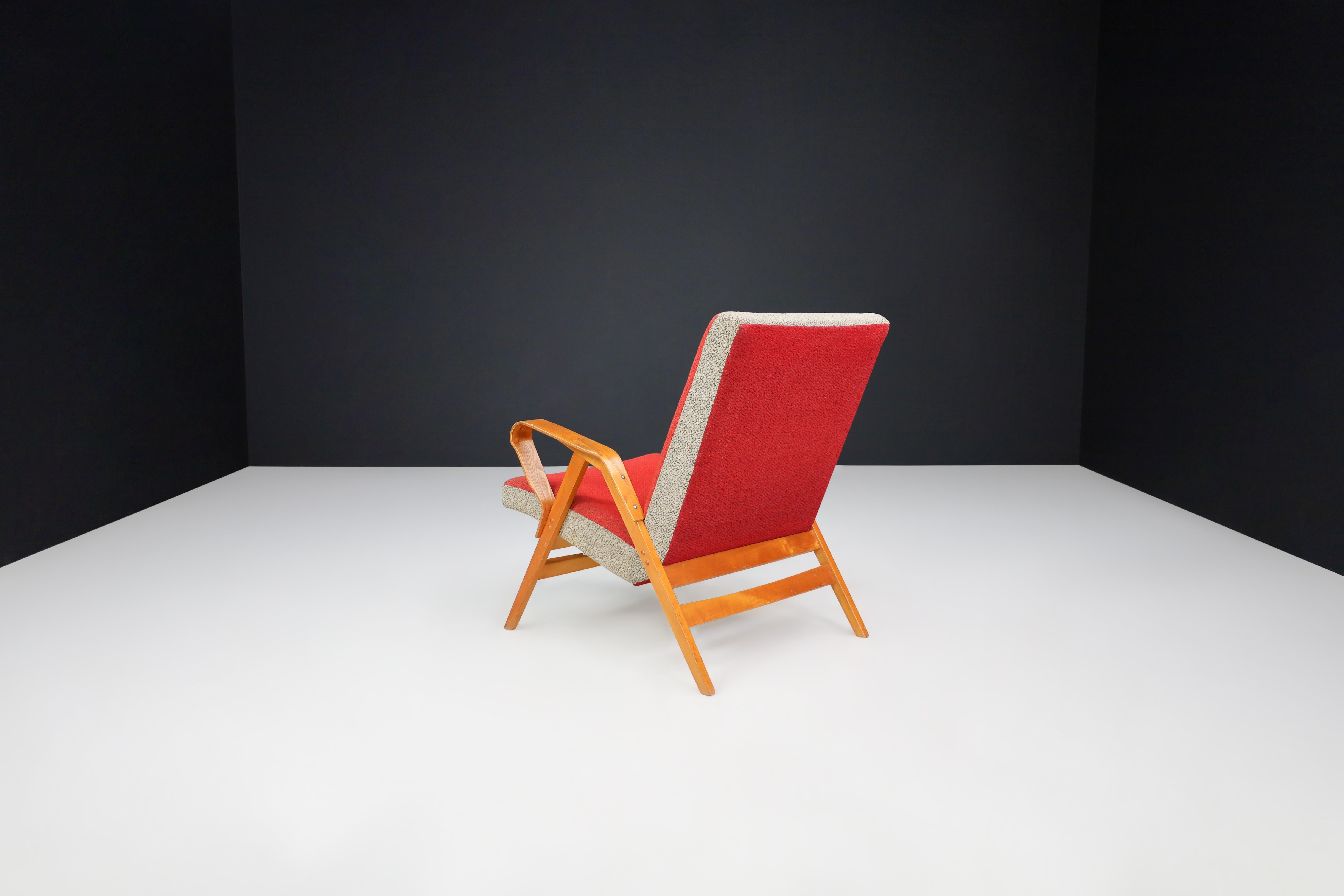 František Jirák for Tatra Nábytok Lounge Chair in Original Upholstery, 1960s CZ For Sale 2
