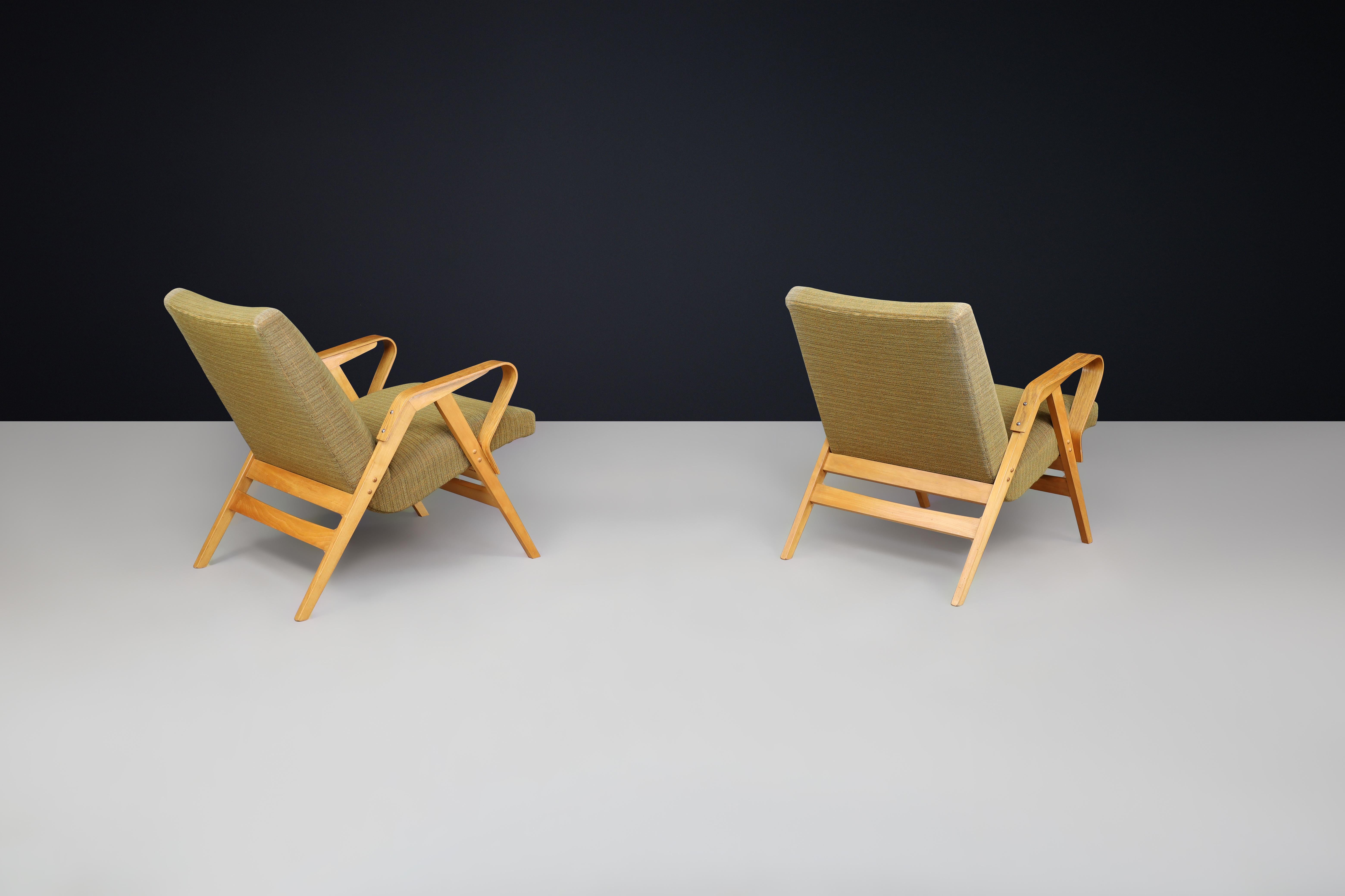 František Jirák für Tatra Nábytok Loungesessel mit Originalpolsterung, 1960er Jahre (Moderne der Mitte des Jahrhunderts) im Angebot