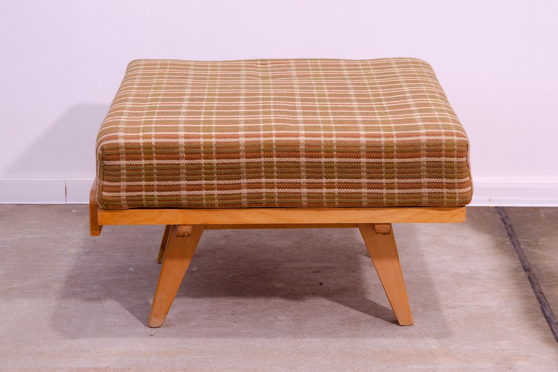 Midcentury footstool designed by Frantisek Jirak for by Tatra nabytok Pravenec, 1960´s. Made in the former Czechoslovakia.
Very stylish and modern design. In very good vintage condition,  shows slight signs of age and using.

Dimensions:

Height: 42