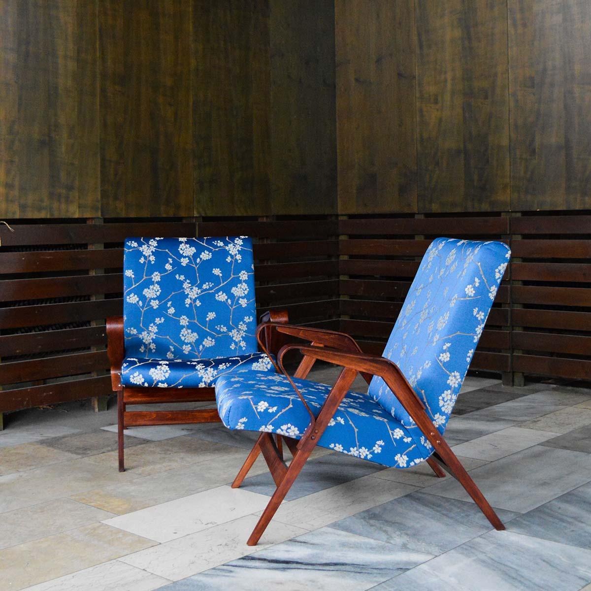 Pair of Mid-Century plywood lounge chairs, model No. 24-23, designed by František Jirák for Tatra Nábytok in Czechoslovakia, 1960s.

These lounge chairs features a very elegant design, which followed the huge success of the Czechoslovak pavilion