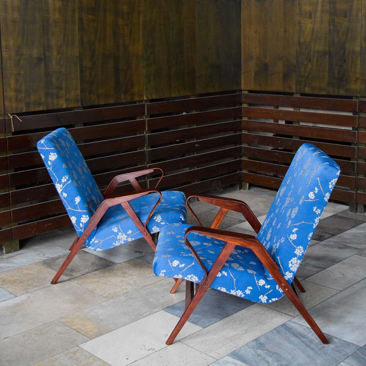 František Jirák Pair of Lounge Chairs in Plywood and Beech, 1960s In Good Condition In Praha 2, Hlavní město Praha