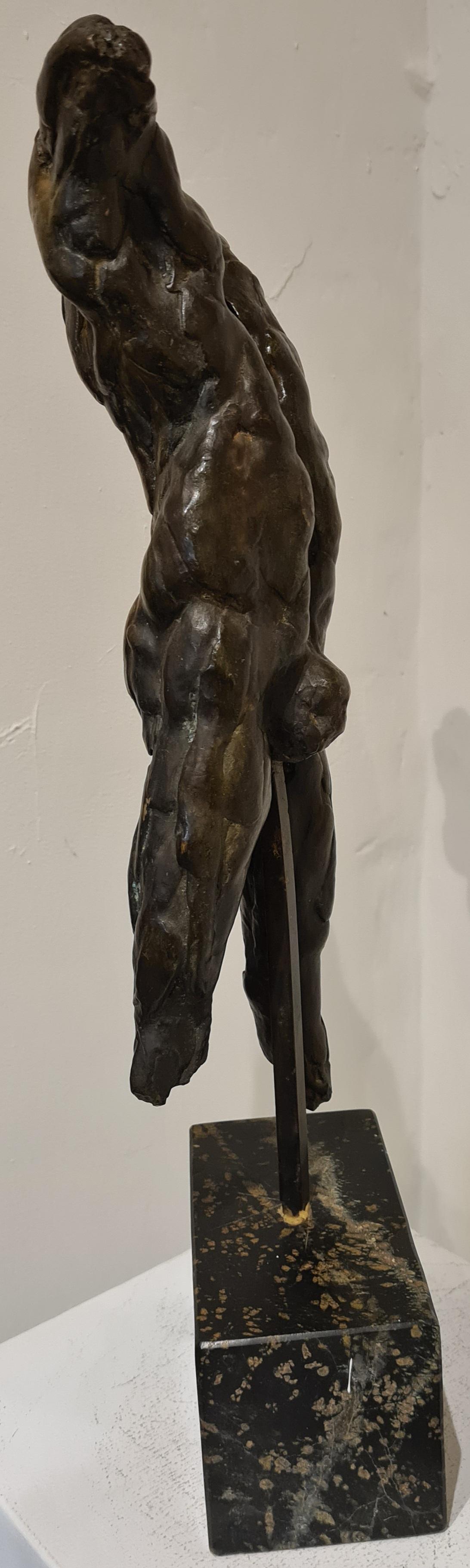 Nudefarbene männliche Acephale-Skulptur aus Bronze aus der Mitte des Jahrhunderts (Gold), Nude Sculpture, von Frantisek Mertl dit 'Franta'