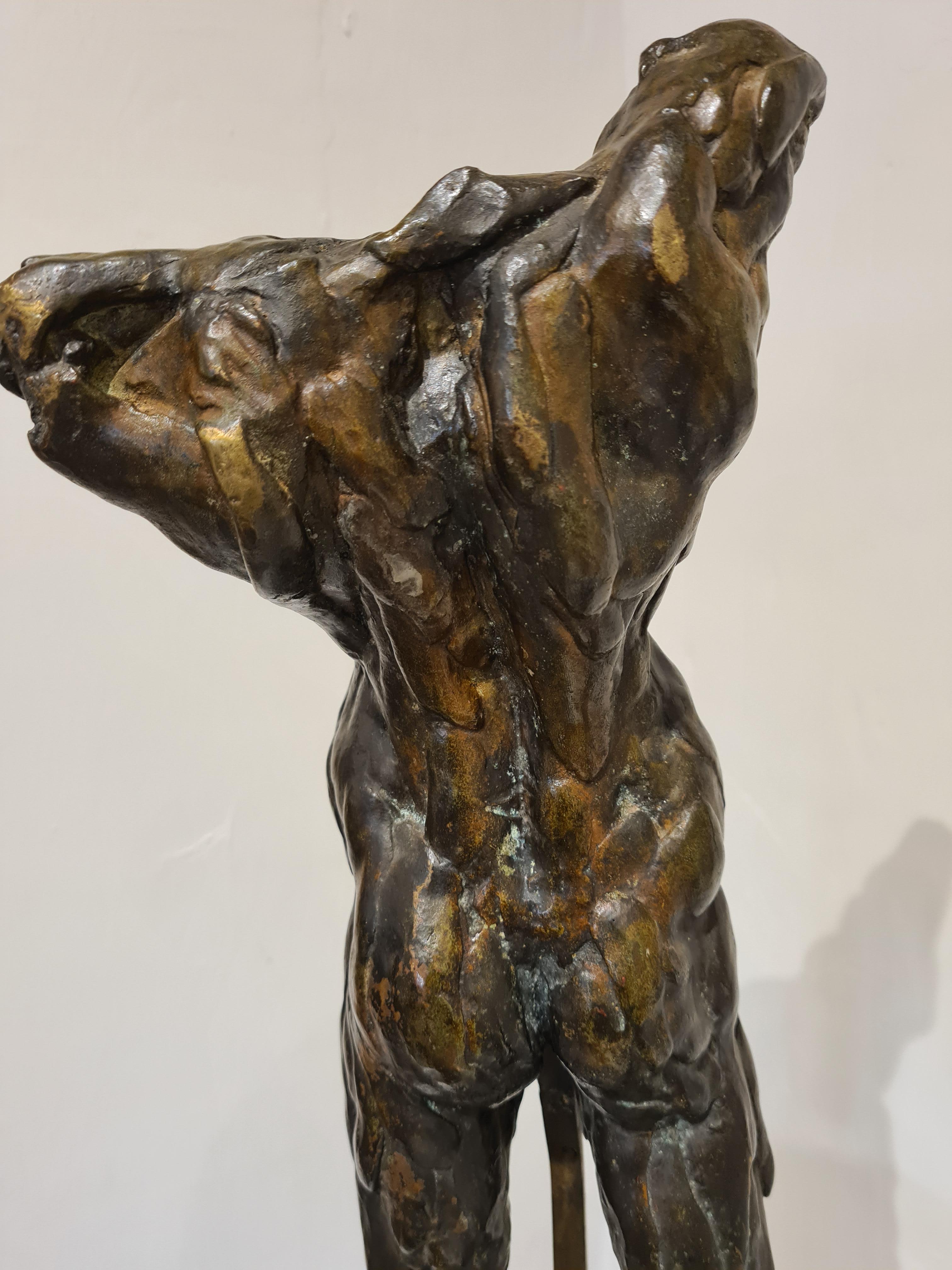Nudefarbene männliche Acephale-Skulptur aus Bronze aus der Mitte des Jahrhunderts im Angebot 2