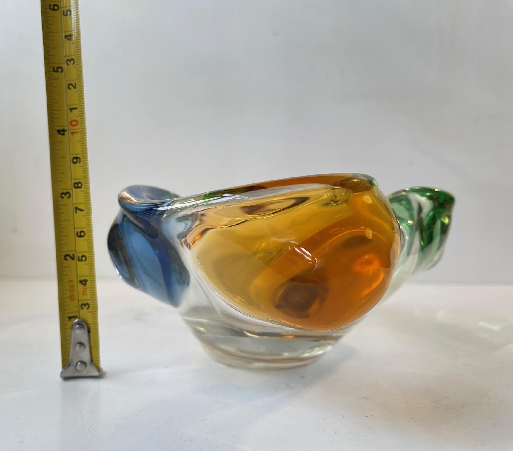 Plat en verre d'art arc-en-ciel Frantisek Zemek pour Mstisov, Tchèque, années 1960 en vente 3
