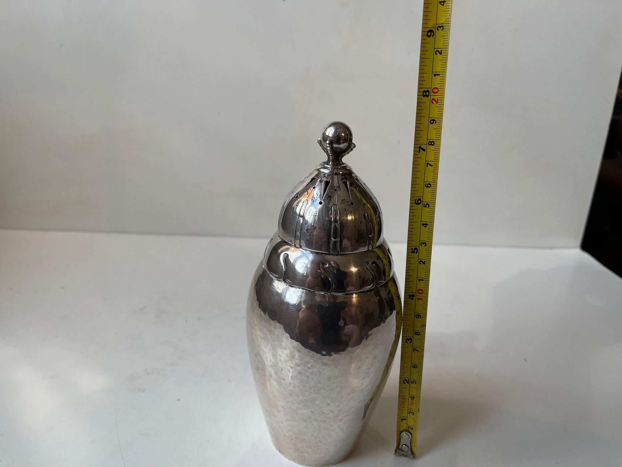 Frantz Hingelberg Strawberry Sugar Caster in Silver, 1920s In Good Condition For Sale In Esbjerg, DK