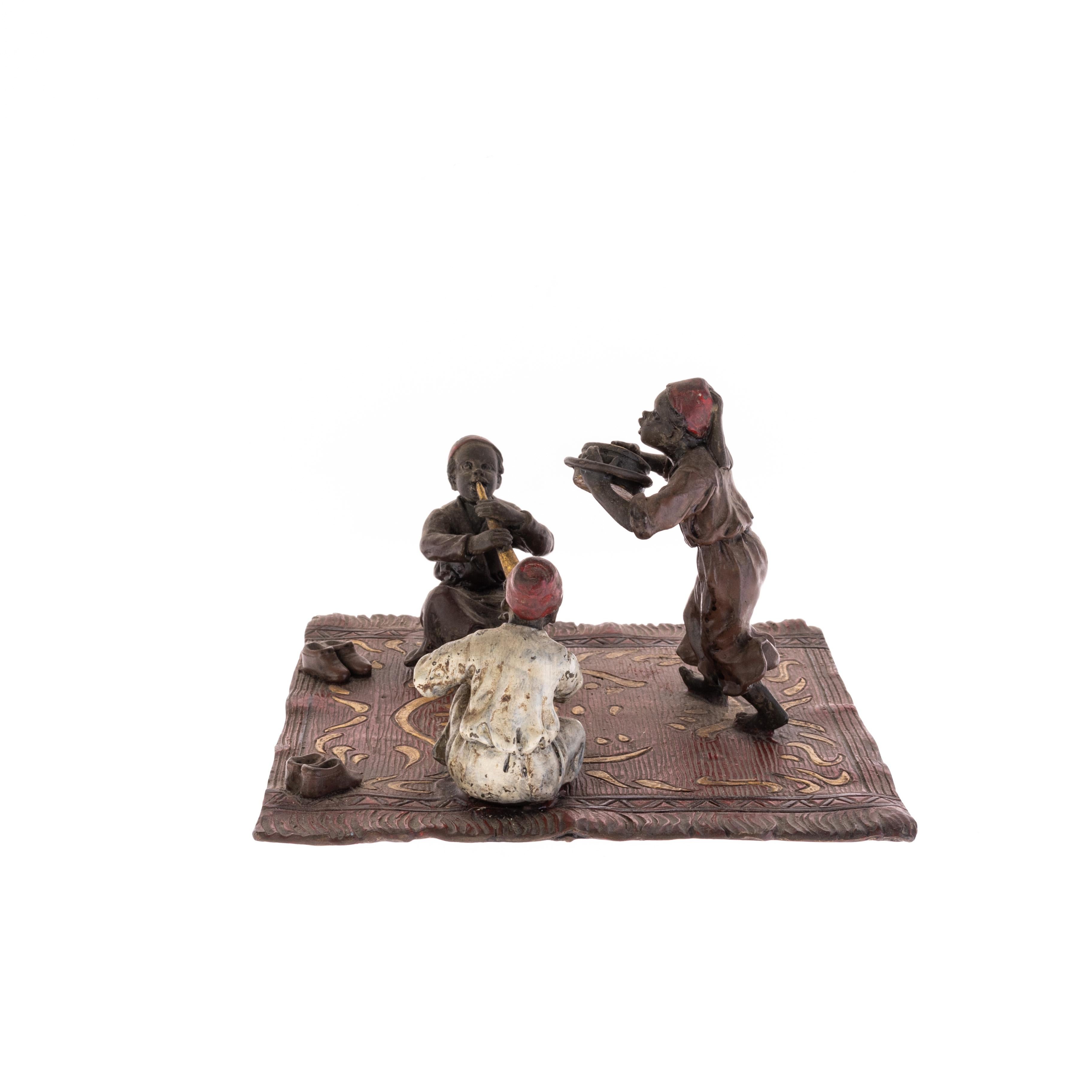 Franz Bergman Cold Painted Viennese Orientalist Bronze Sculpture Arab Musicians In Good Condition For Sale In Nottingham, GB