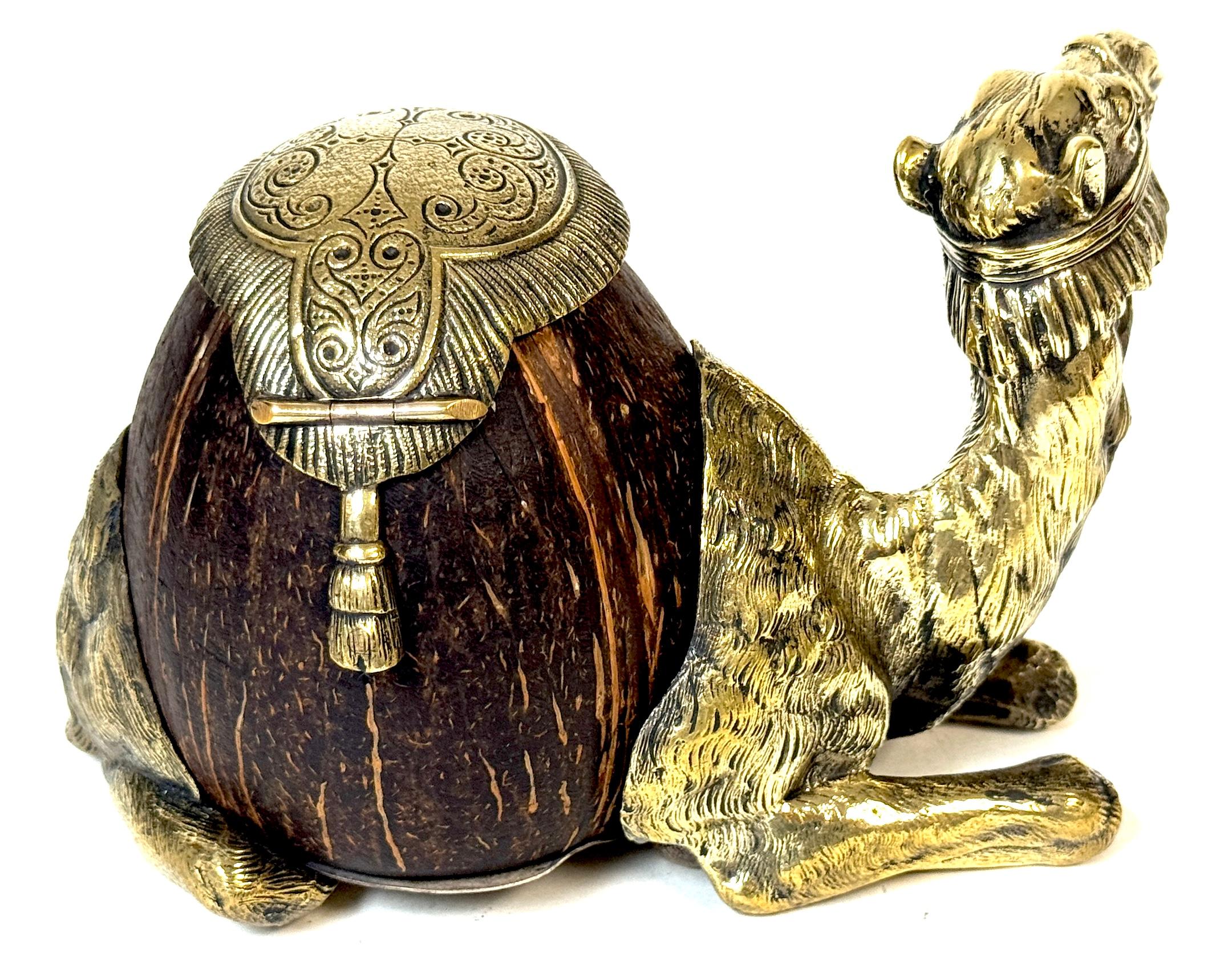 Encrier autrichien en bronze et noix de coco de style Franz Bergman du 19e siècle en vente 2