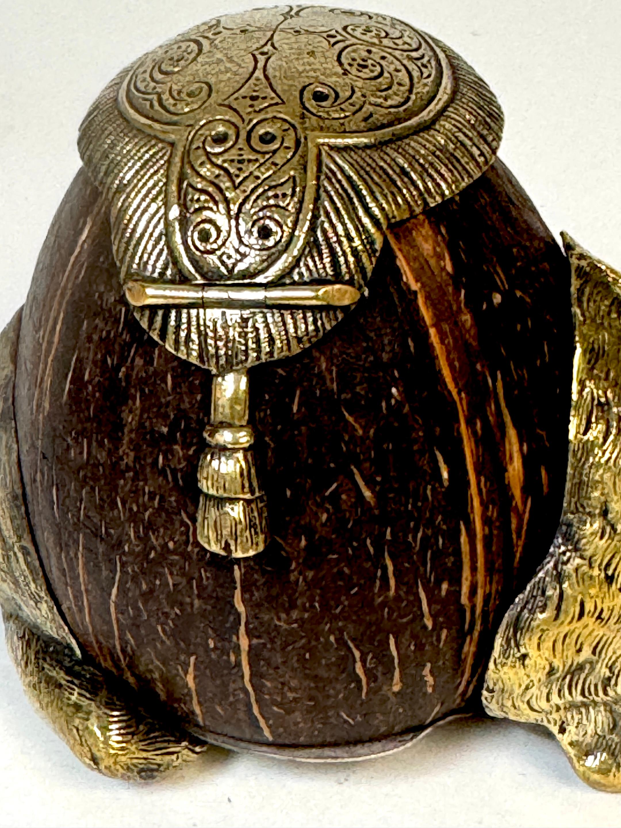 Encrier autrichien en bronze et noix de coco de style Franz Bergman du 19e siècle en vente 3
