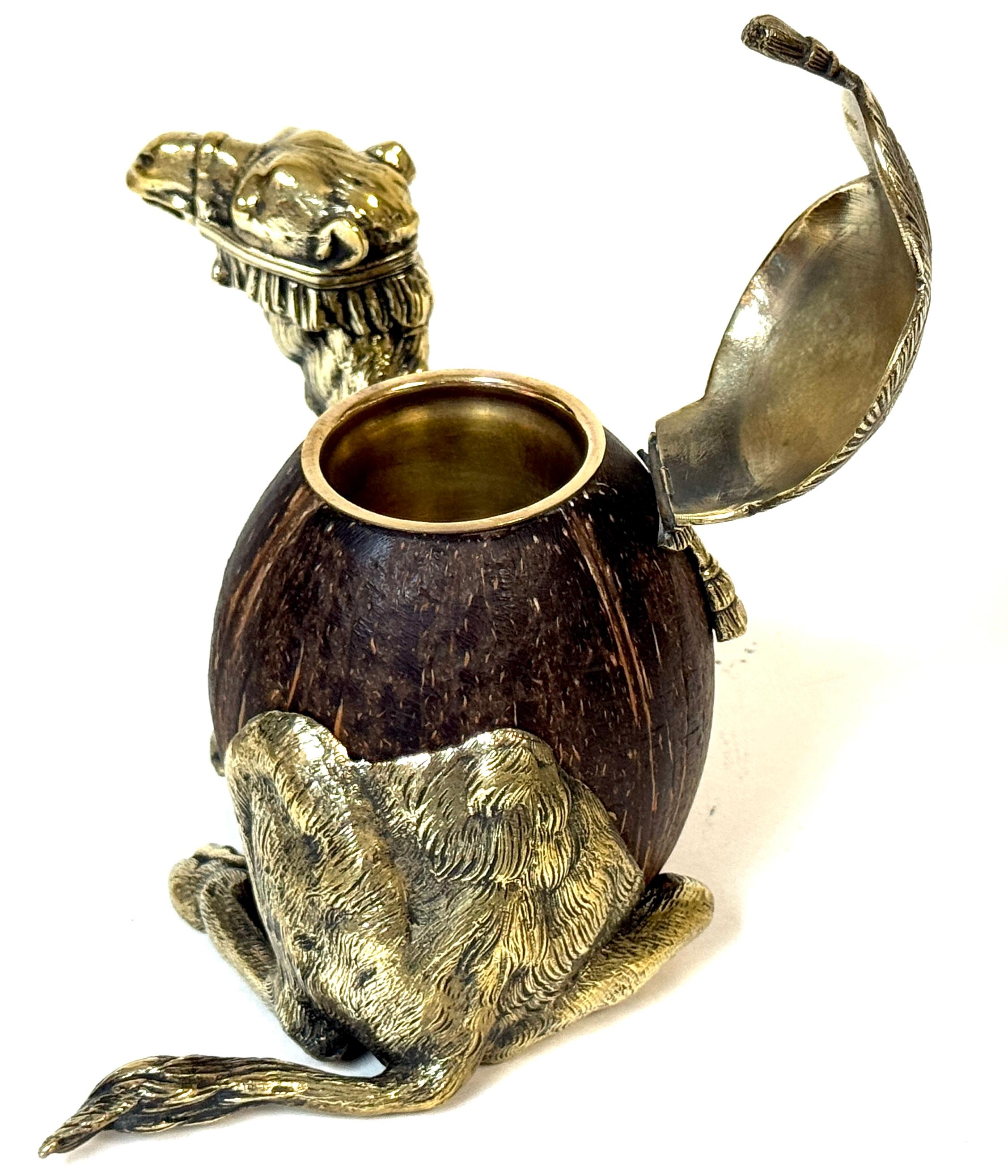 Encrier autrichien en bronze et noix de coco de style Franz Bergman du 19e siècle en vente 5