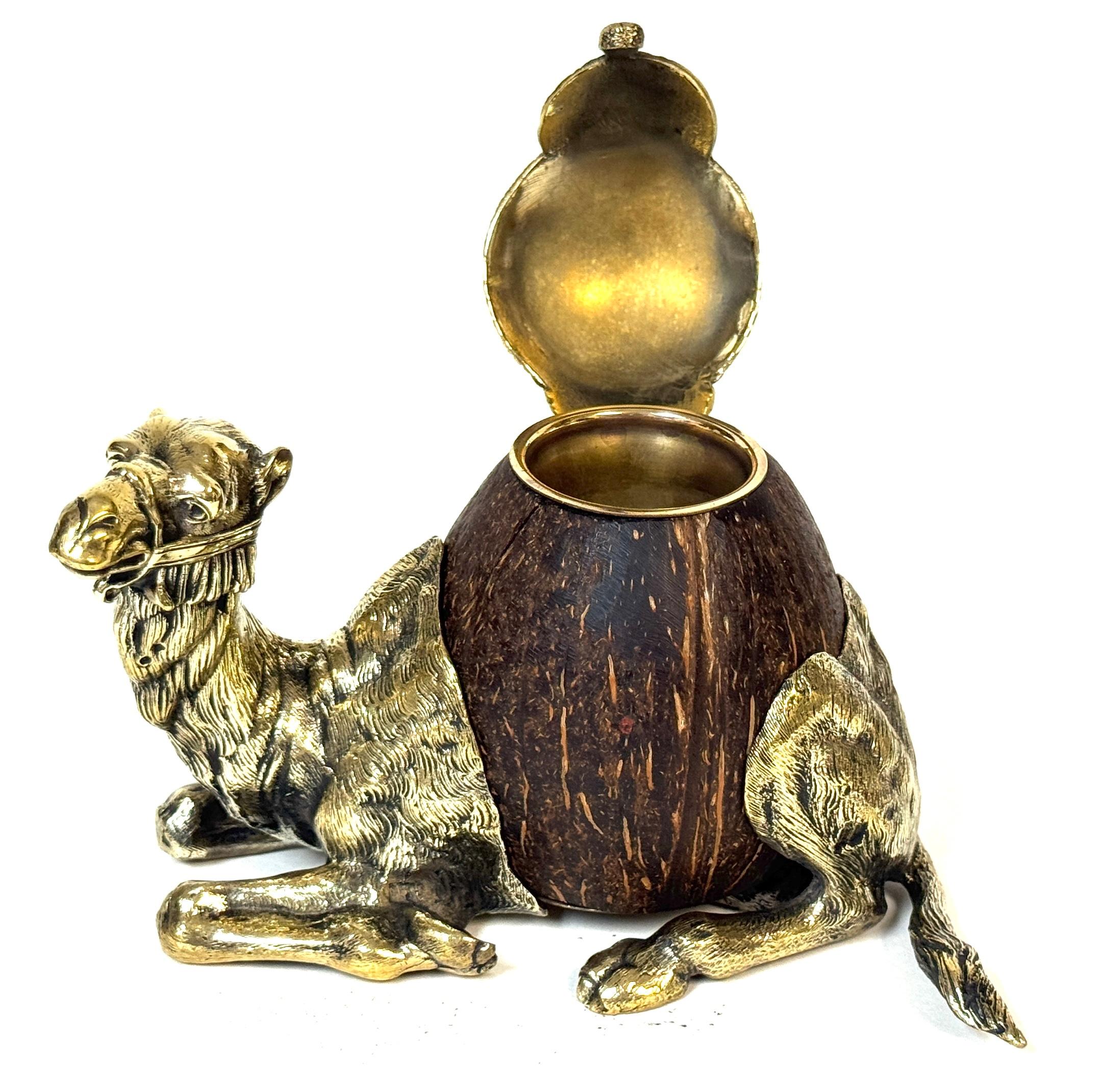 Autrichien Encrier autrichien en bronze et noix de coco de style Franz Bergman du 19e siècle en vente