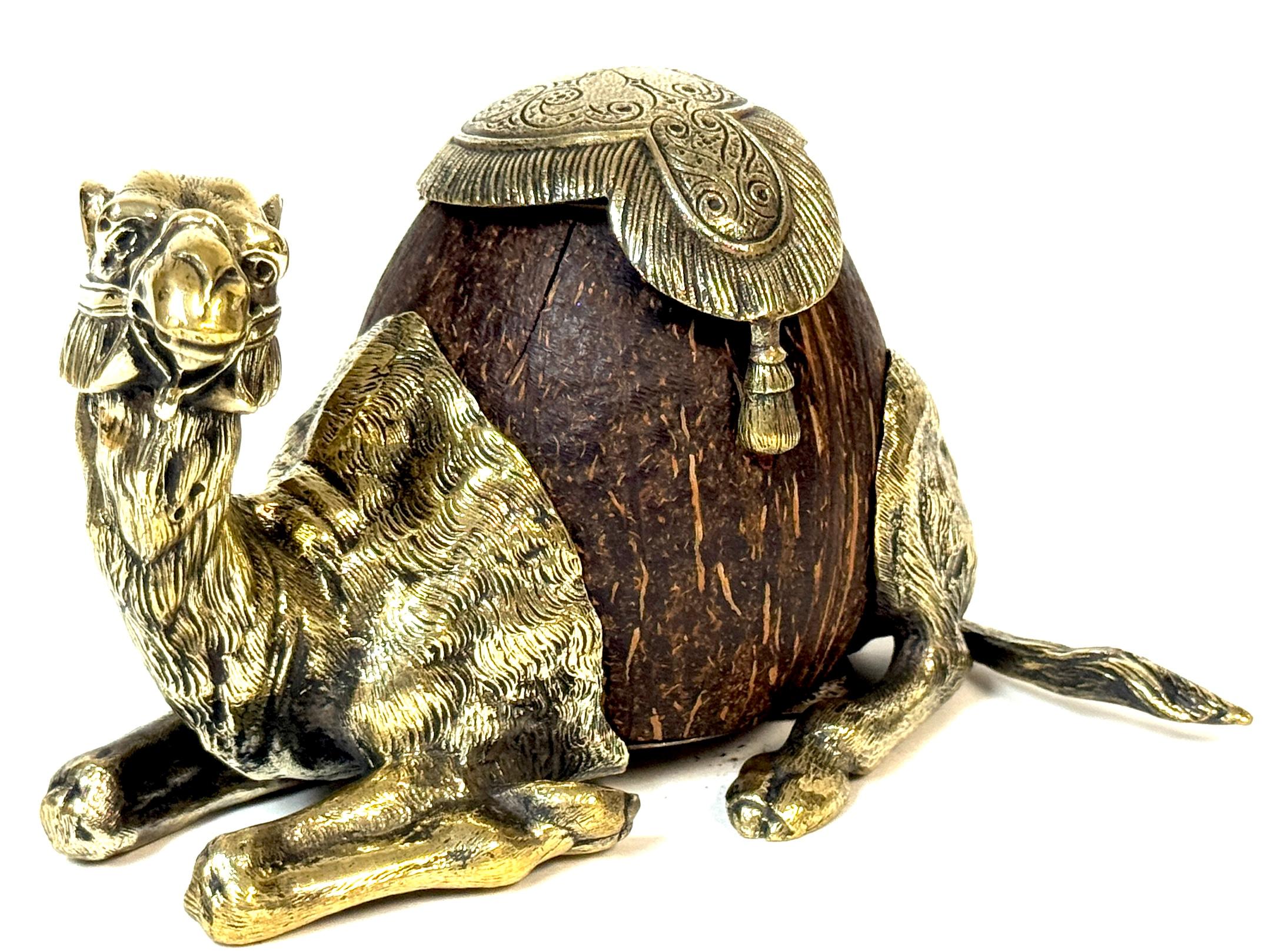 Encrier autrichien en bronze et noix de coco de style Franz Bergman du 19e siècle Bon état - En vente à West Palm Beach, FL