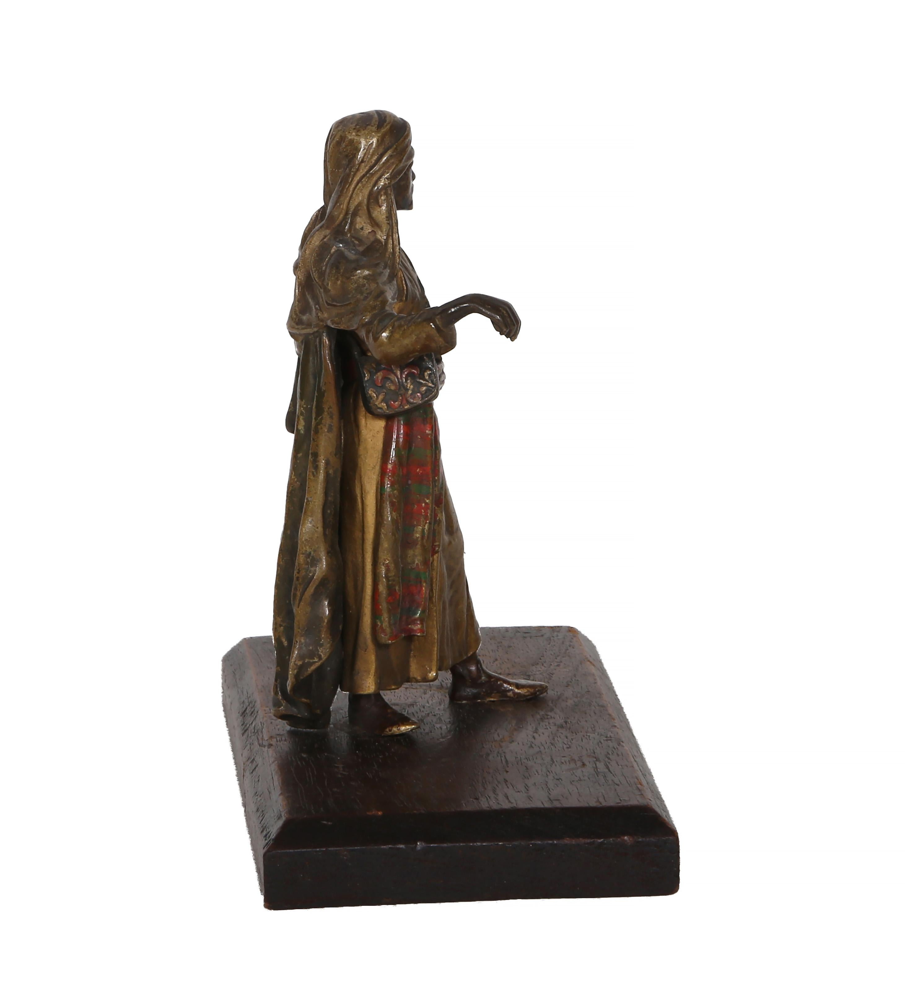 Soldier, Orientalist Bronze Sculpture by Franz Bergmann For Sale 3