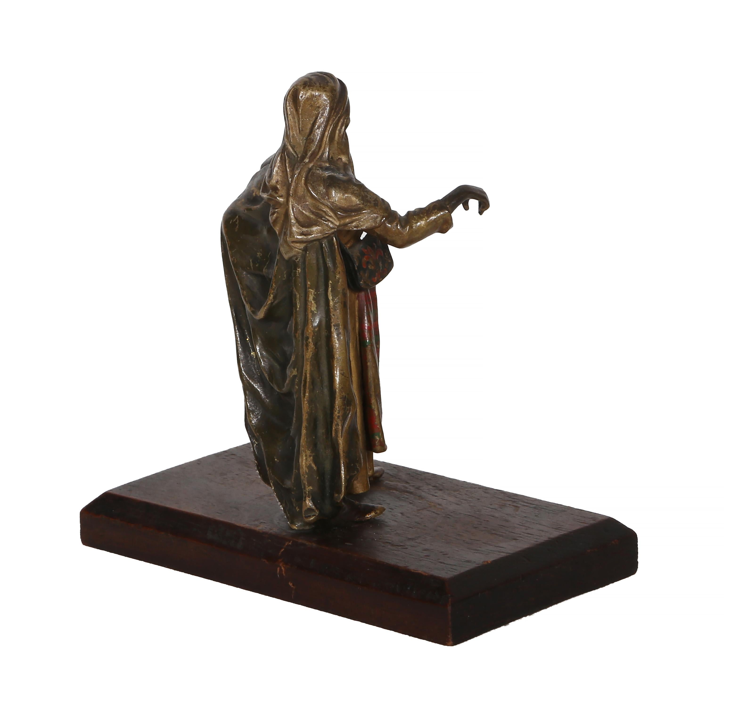 Soldier, Orientalist Bronze Sculpture by Franz Bergmann For Sale 4
