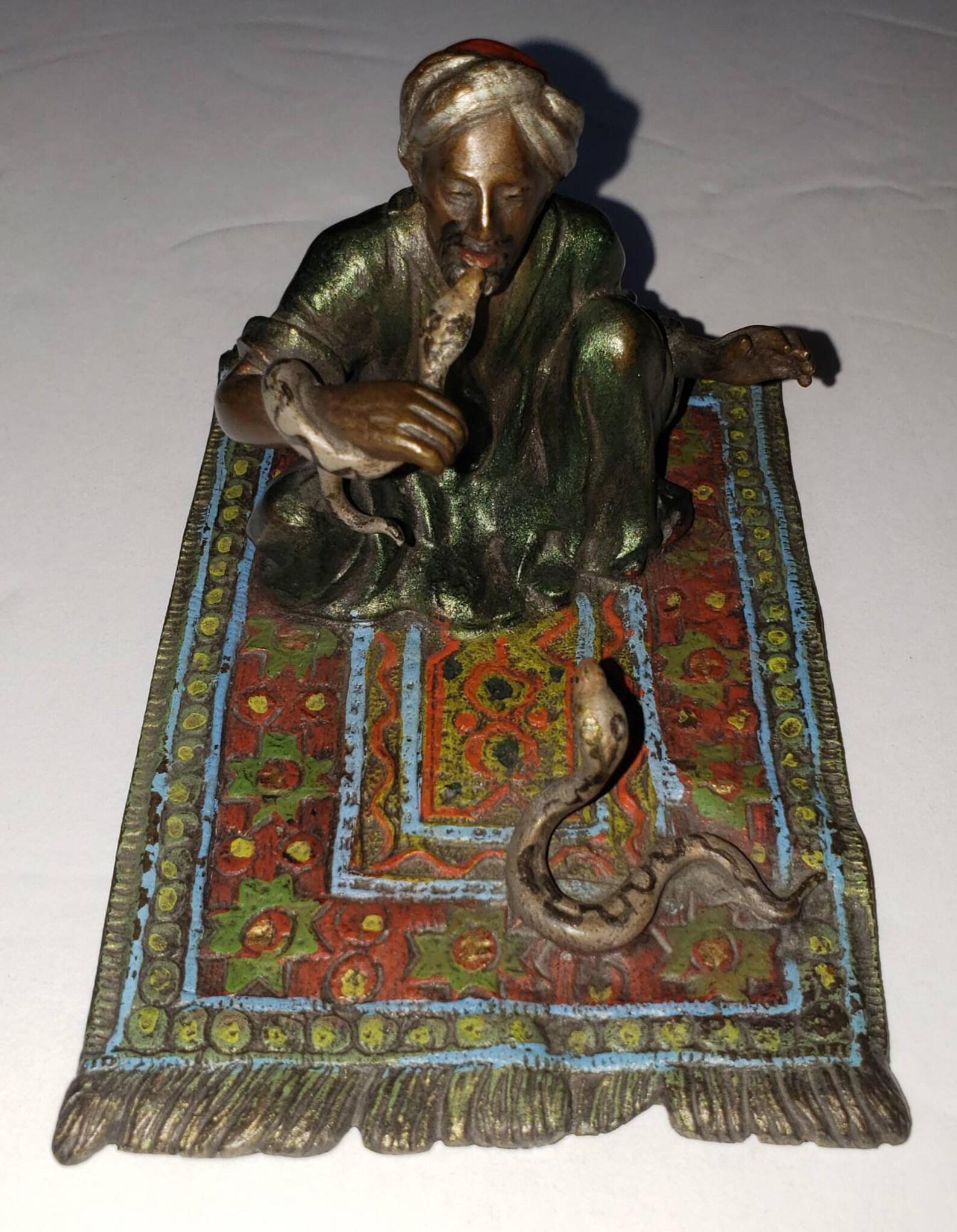 Bronze Franz Bergmann - Figure en bronze peinte à froid d'un charmeur de serpent à Vienne en vente
