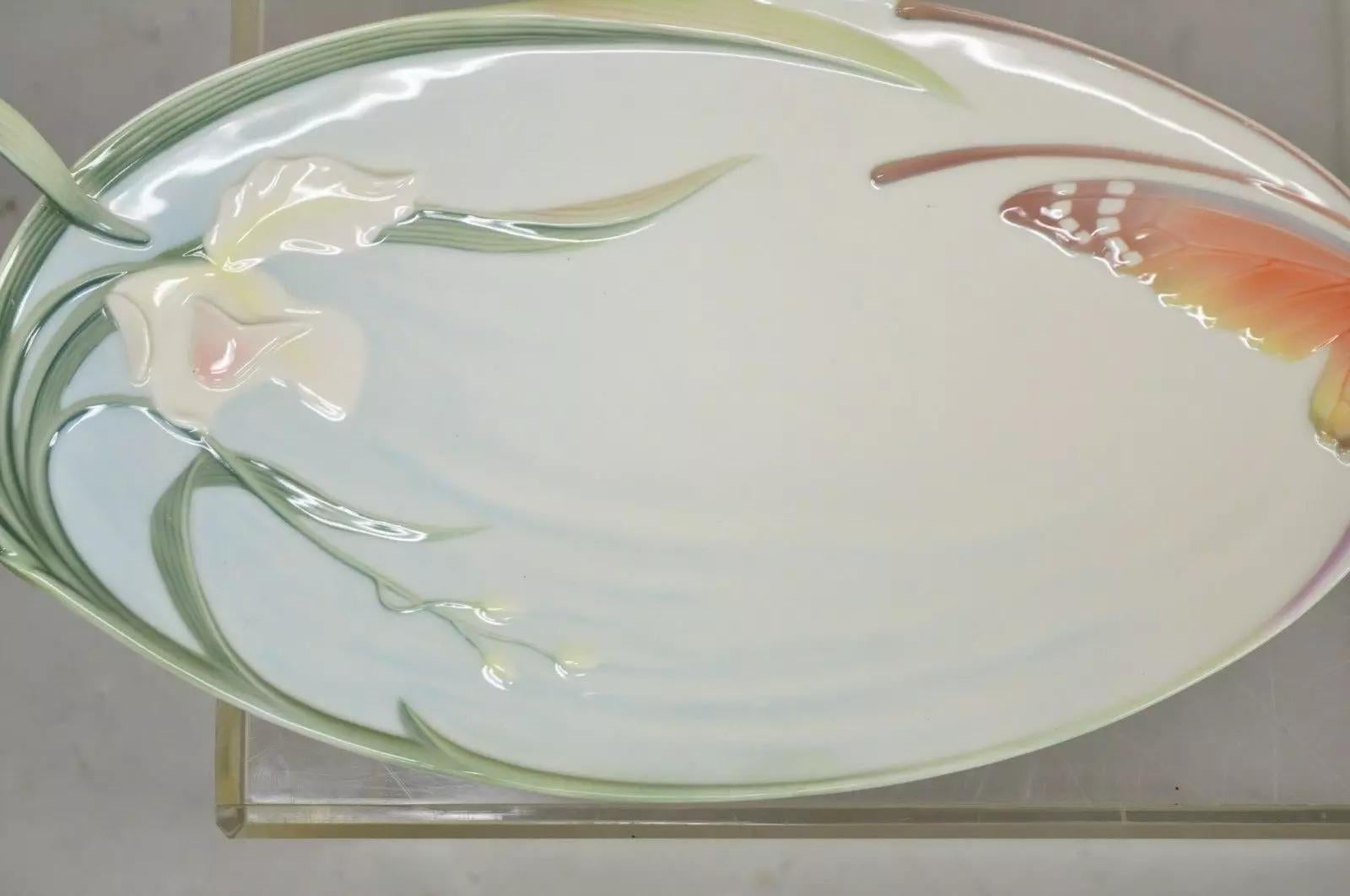 Plato ornamental de porcelana con asas Papillon Butterfly de la Colección Franz en Bueno estado para la venta en Philadelphia, PA