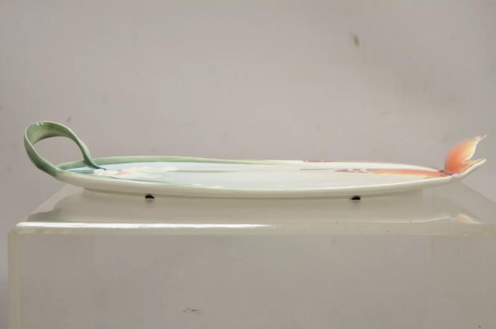 Plato ornamental de porcelana con asas Papillon Butterfly de la Colección Franz Siglo XXI y contemporáneo en venta