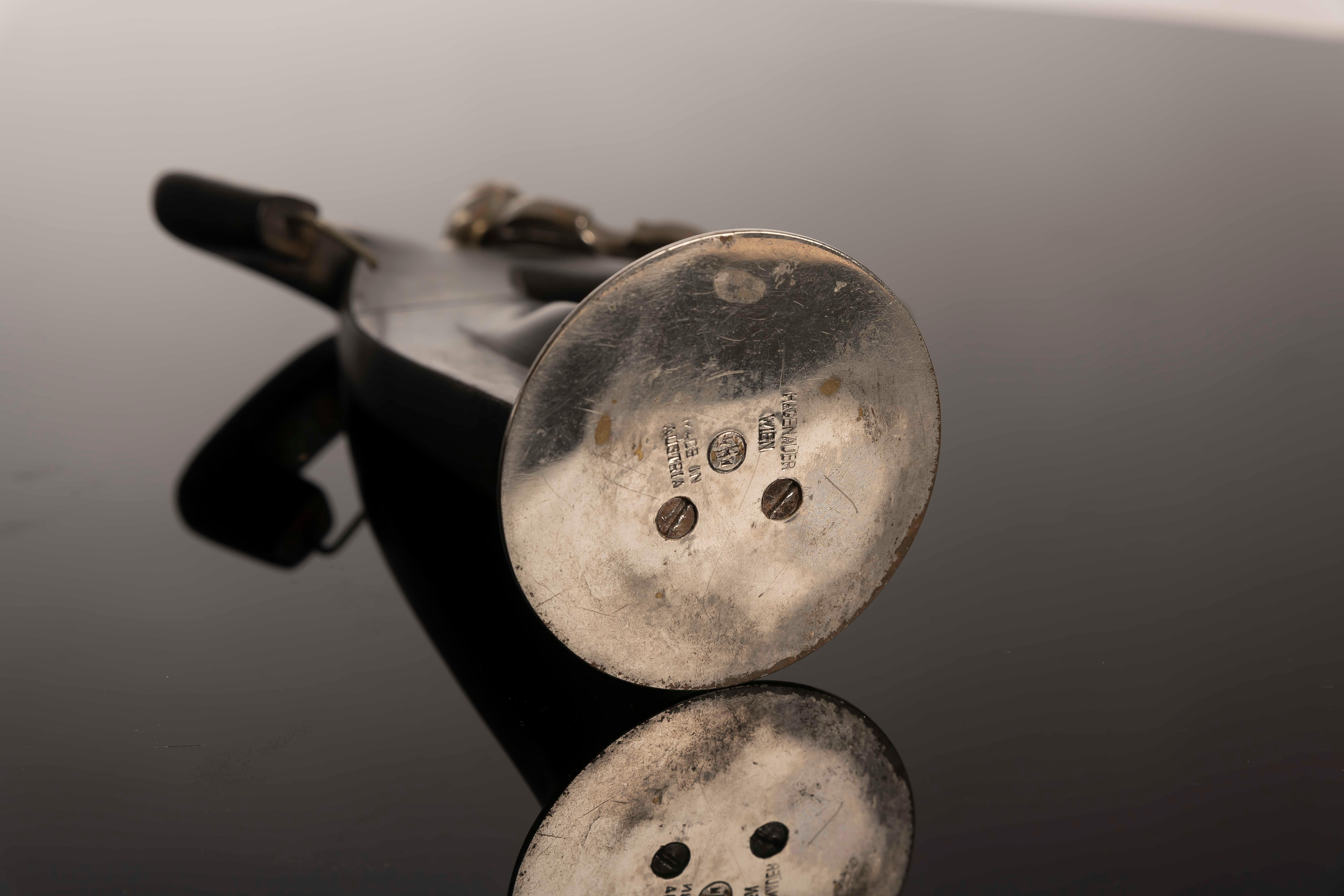 Bronzo Franz Hagenauer, Scultura di violino, anni '20, bronzo argentato e Wood in vendita