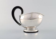 Franz Hingelberg, Dänemark, Funkis Sauce Boat mit Sauciere-Löffel aus Sterlingsilber