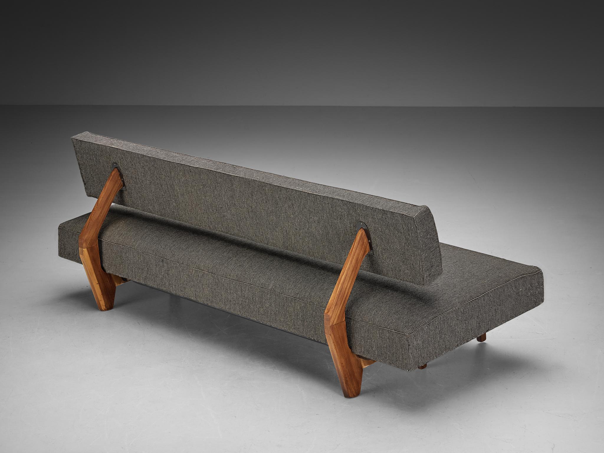 Franz Hohn for Honeta, daybed or sofa, model FH 10, fabric, teak, beech, metal, Germany, 1959

Made in 1959, this sofa known as FH10 is created by Franz Hohn for Honeta. Geometry is at the forefront of this piece, expressed through its juxtaposition
