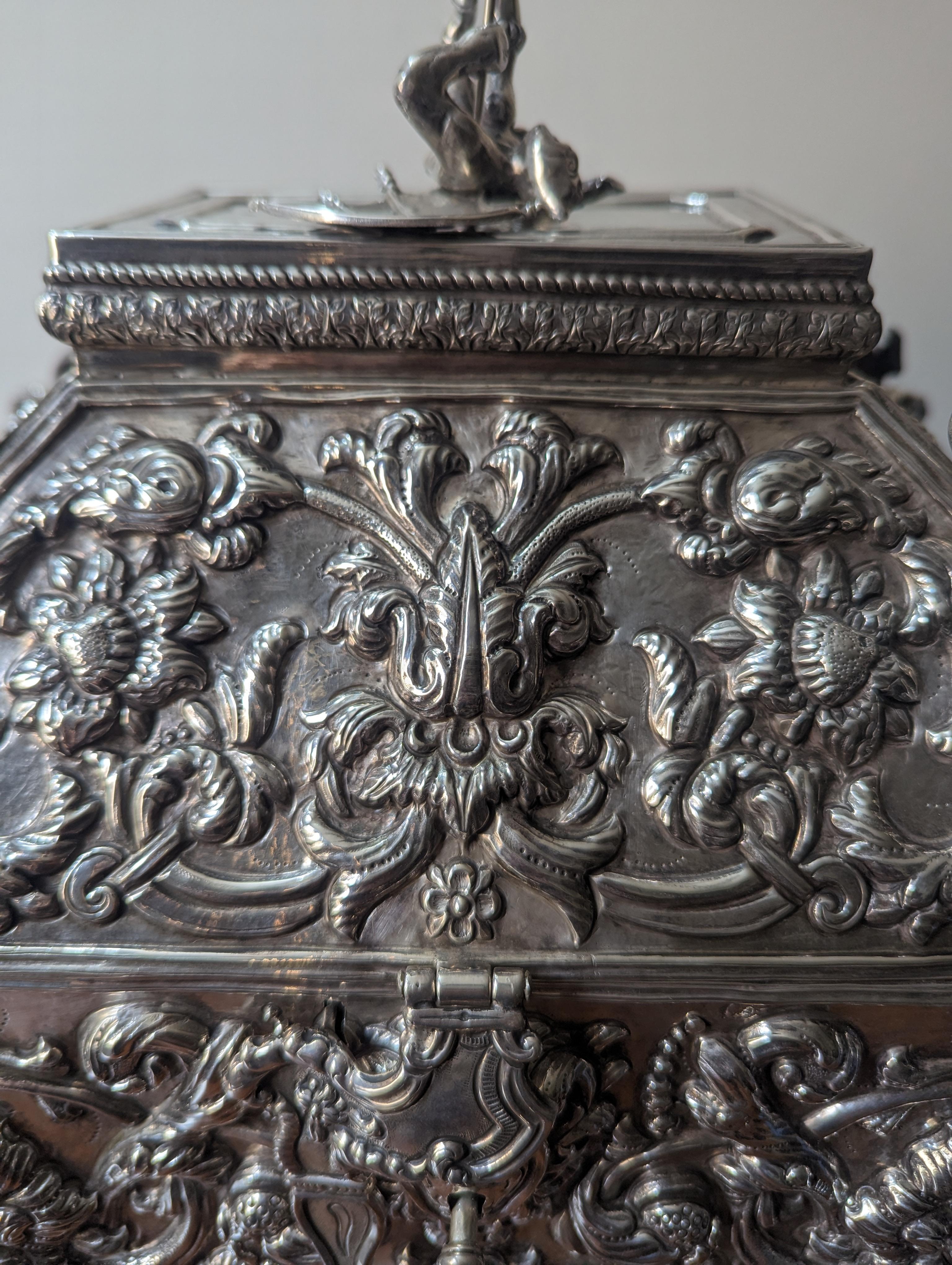 Cofre de plata de ley Franz Mayer Barroco en venta