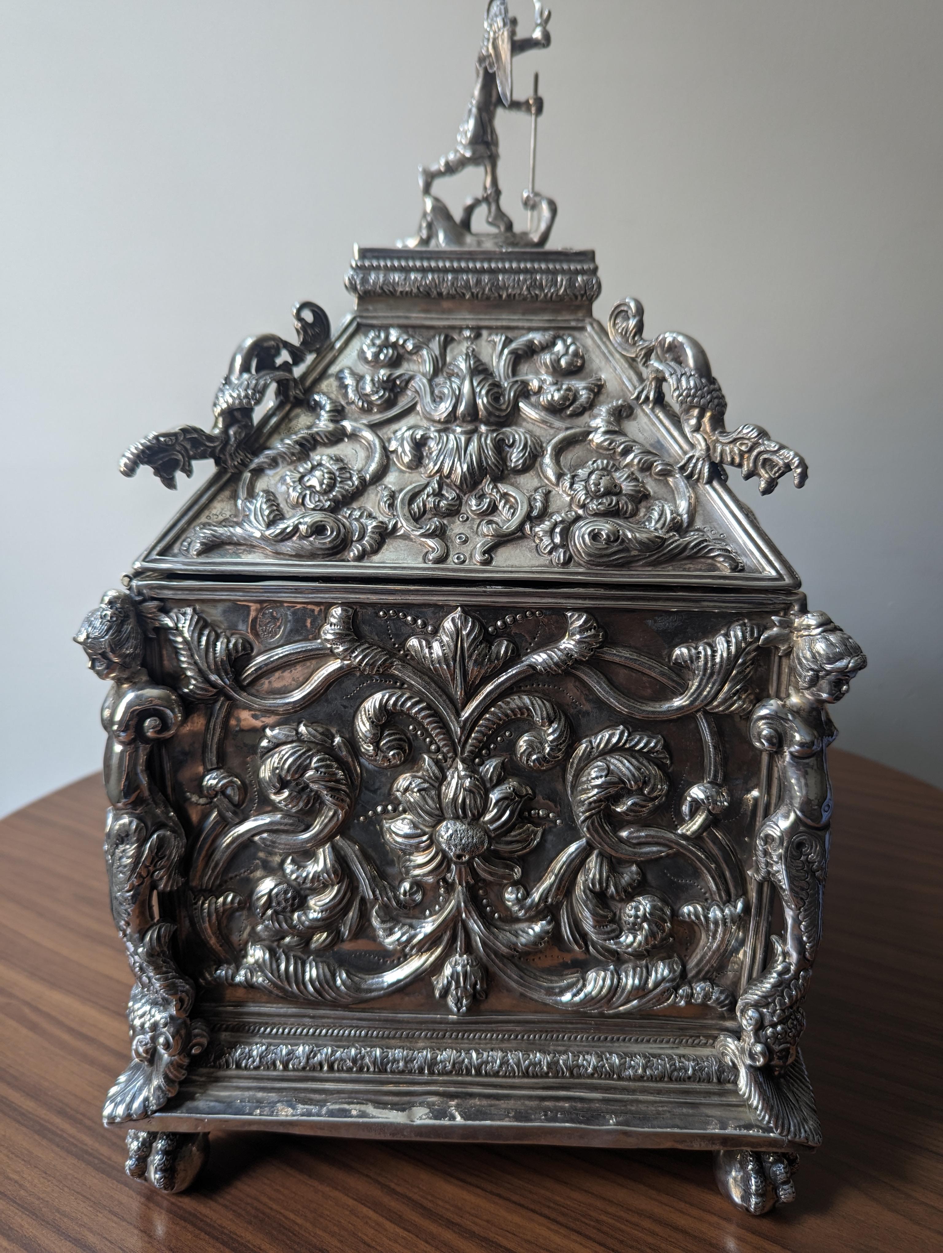 Cofre de plata de ley Franz Mayer Vaciado en venta