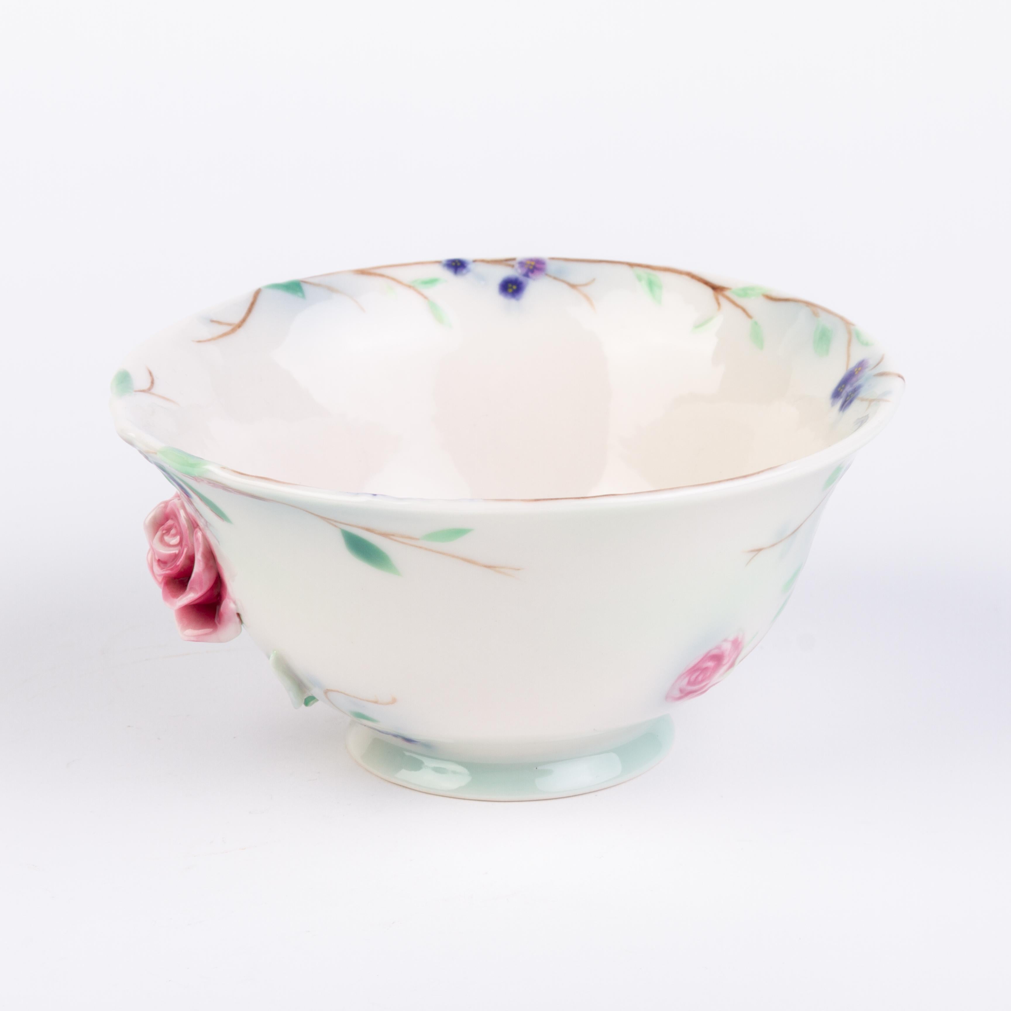 Franz Porcelain Relief Roses Bowl for Royal Doulton In Good Condition For Sale In Nottingham, GB