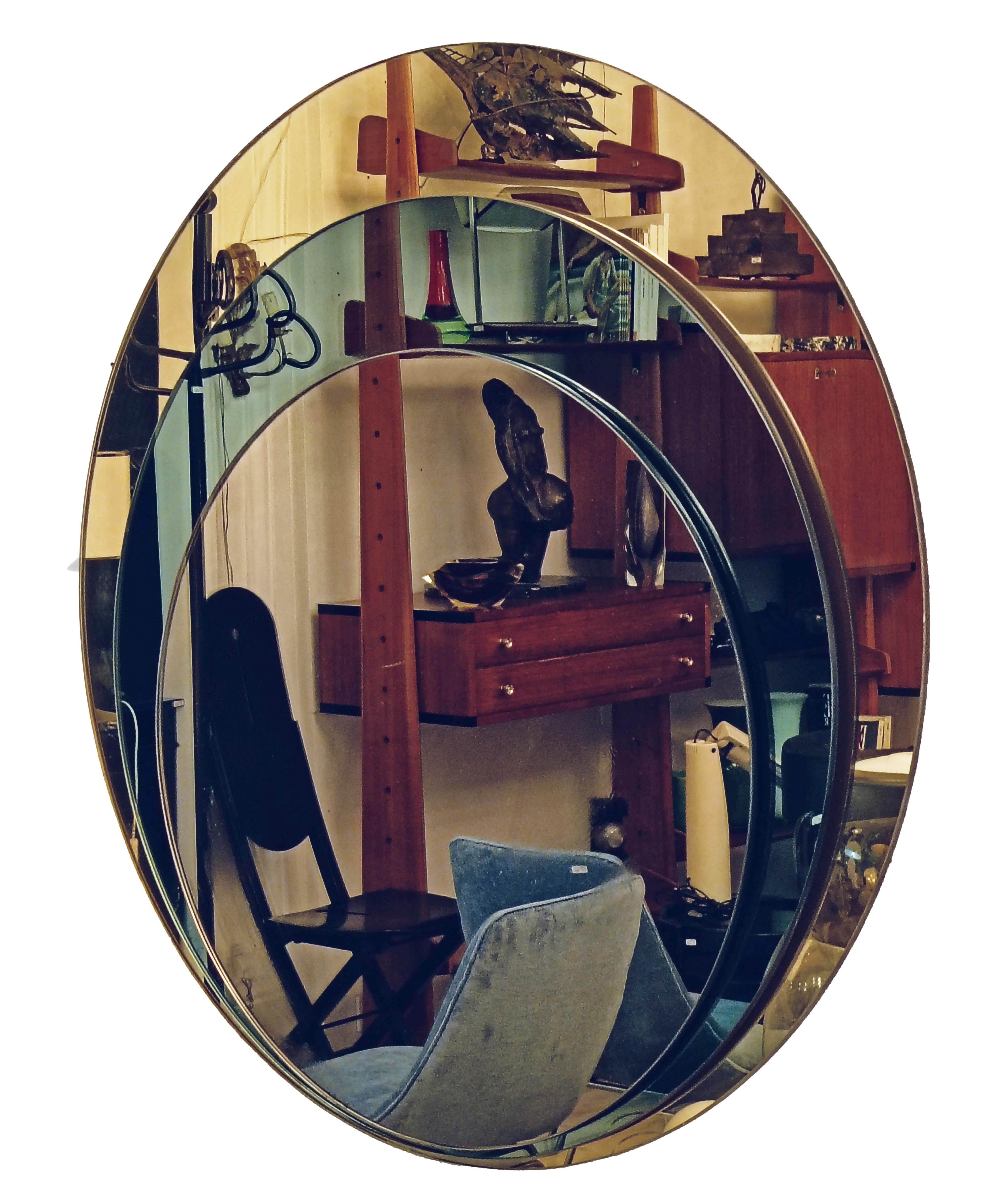 Élégant miroir à trois cercles  par Franz Sartori pour Cristal Art, Italie, vers 1970, trois tailles et trois couleurs différentes (jaune, vert et miroir). Toutes les plaques de verre ont un bord poli et sont en excellent état. Le verre n'est pas