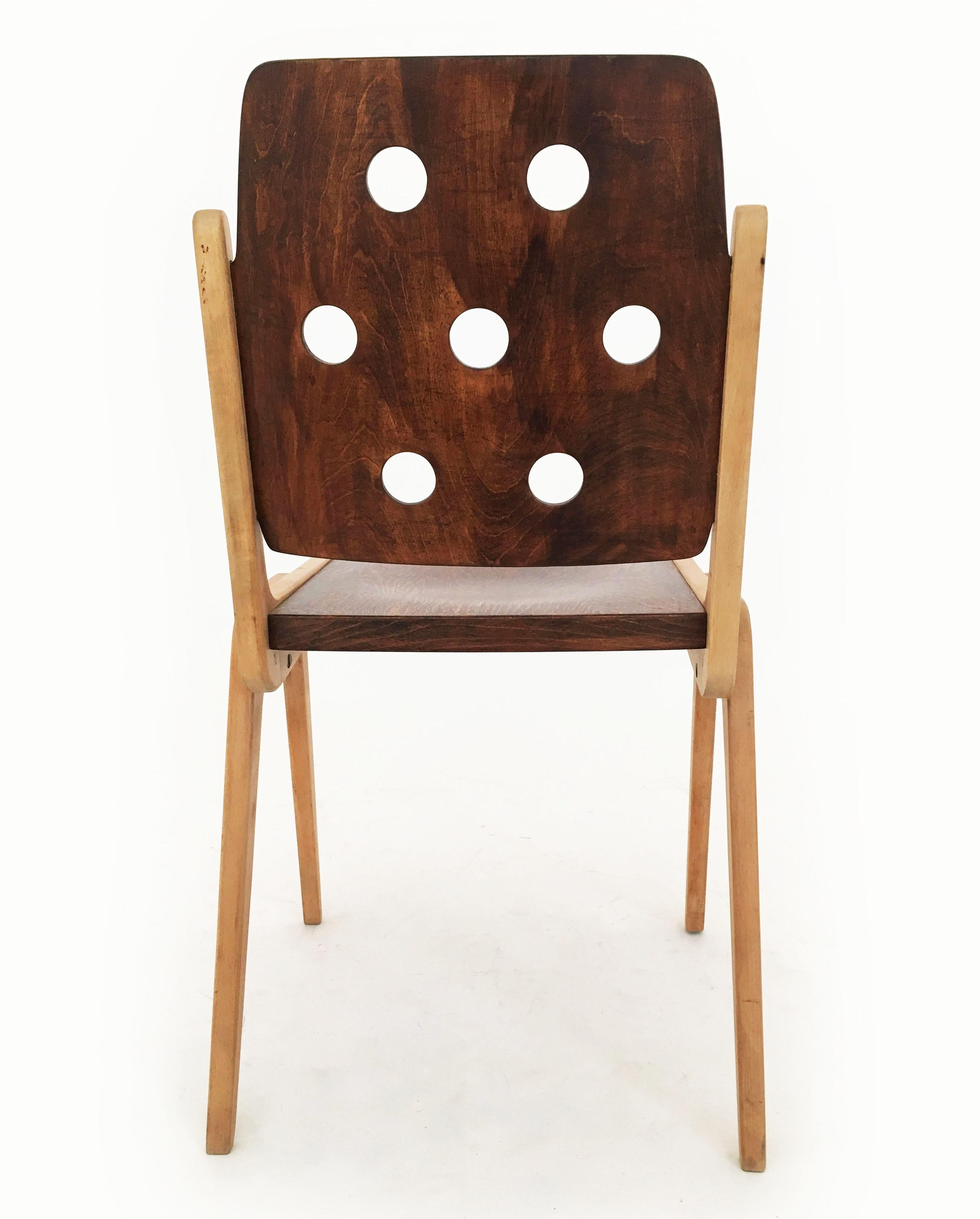 Hêtre Chaises empilables Franz Schuster:: modèle 'Maestro':: ensemble de quatre:: Autriche 1950s