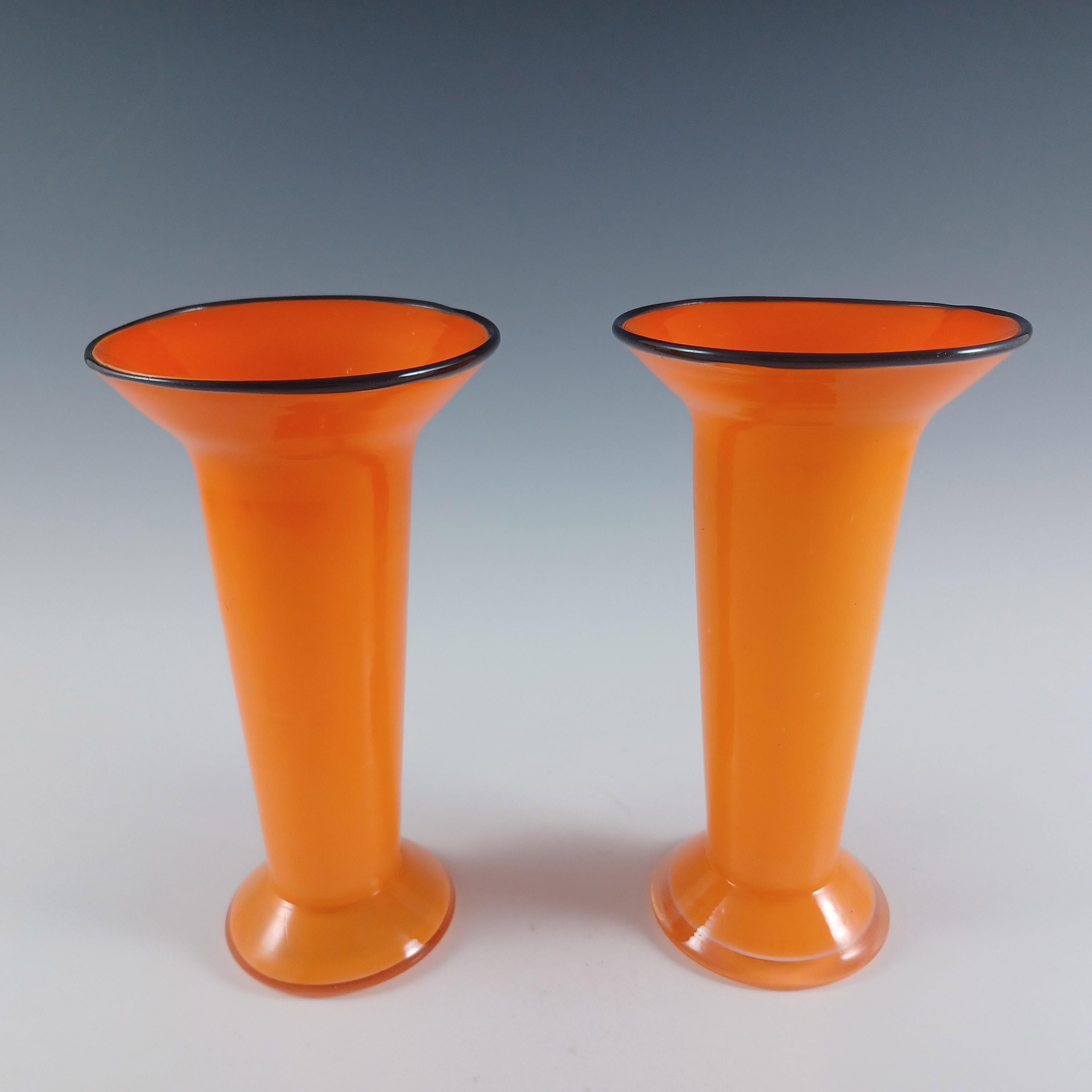Art déco Franz Welz Paire de vases en verre tchèque / bohème orange et tango noir en vente
