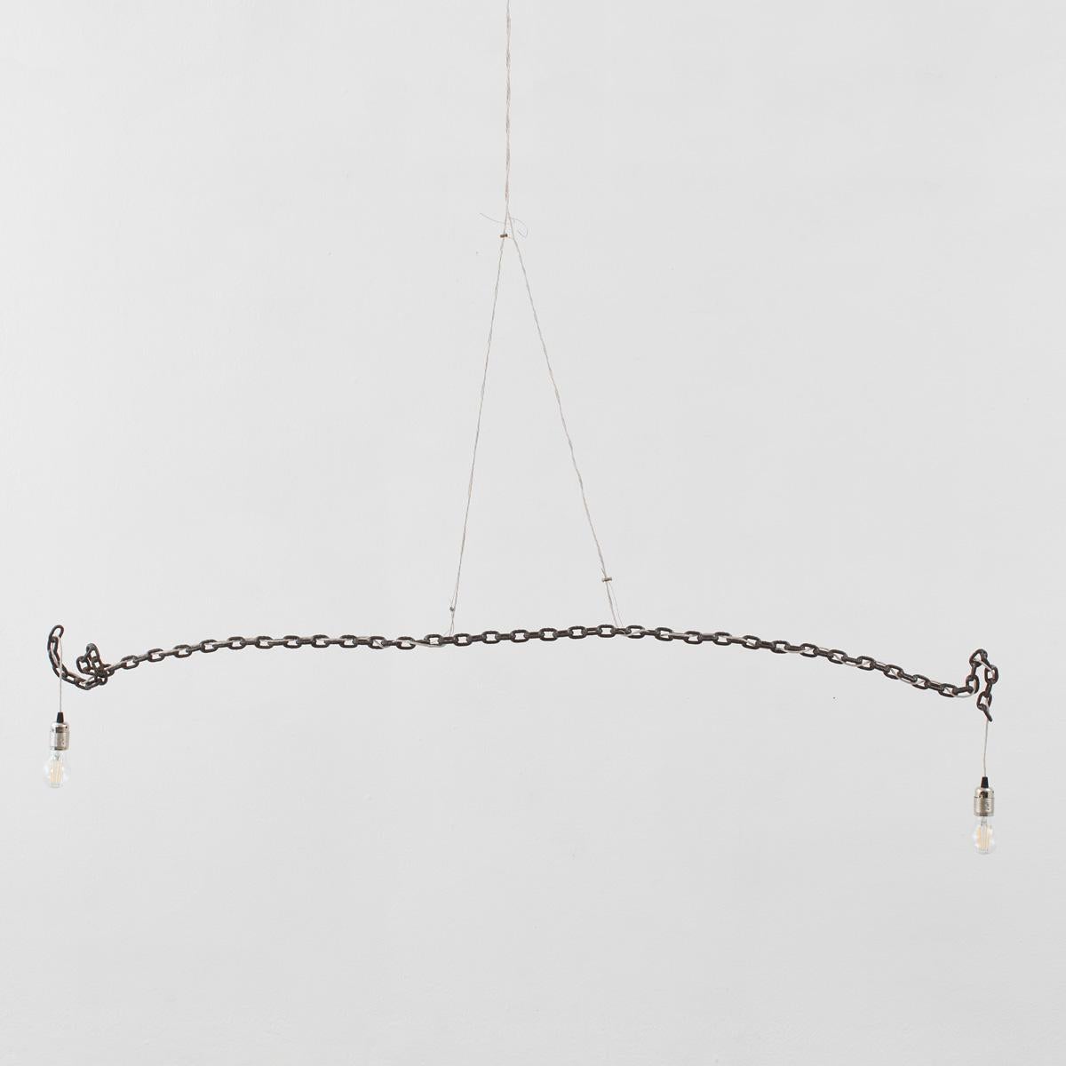 Franz West (1947-2012) était connu pour ses sculptures et ses meubles provocateurs, qui repoussent les limites. Son travail visait à élargir la manière dont le public interagit avec l'art et les objets fonctionnels. S'inspirant des mouvements d'art