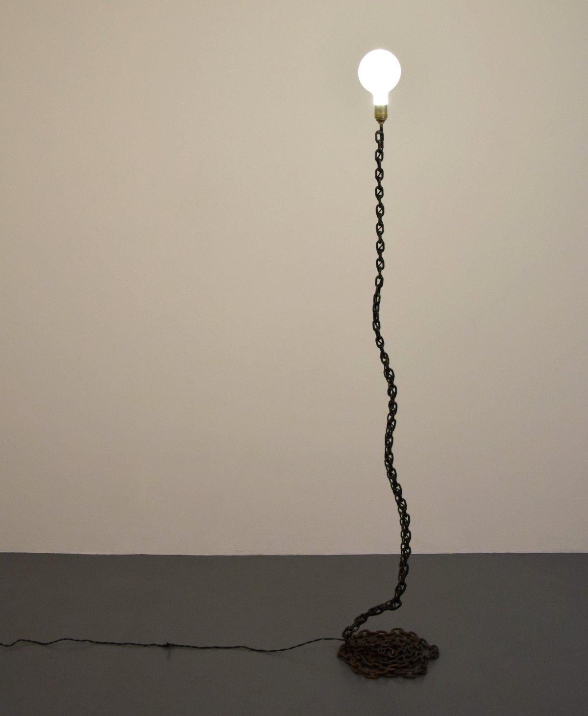 Franz West „Privatlampe Des Kunstlers II“, Stehlampe mit Eisenkette, Österreich 1989 (Österreichisch) im Angebot