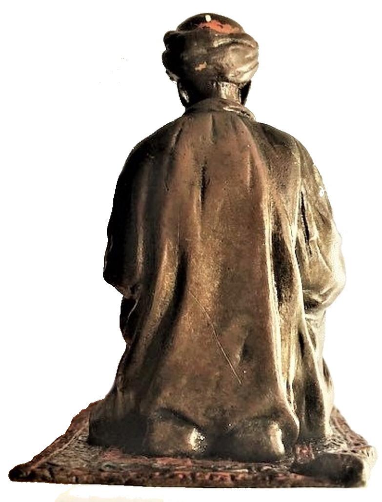 Peint Presse-papiers sculptural en bronze de Vienne de Franz Xaver Bergmann, Érudit de Coran, vers 19 en vente