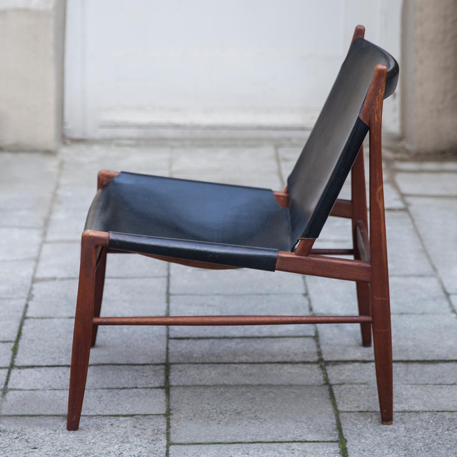 Franz Xaver Lutz for WK Verband, ‘Chimney’ chair, oak and patinated black leather, Germany, 1958. This early Chimney chair by Franz Xaver Lutz bear strong resemblances to Spanish and Scandinavian hunting chairs. The design is aptly named Chimney