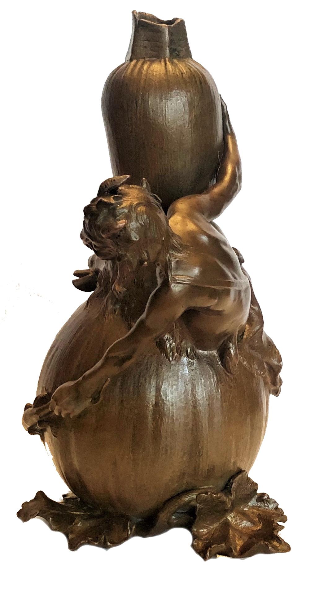 Patiné Franz Xavier Bergmann, vase à bourgeons sculptural en bronze de Vienne, vers 1900 en vente
