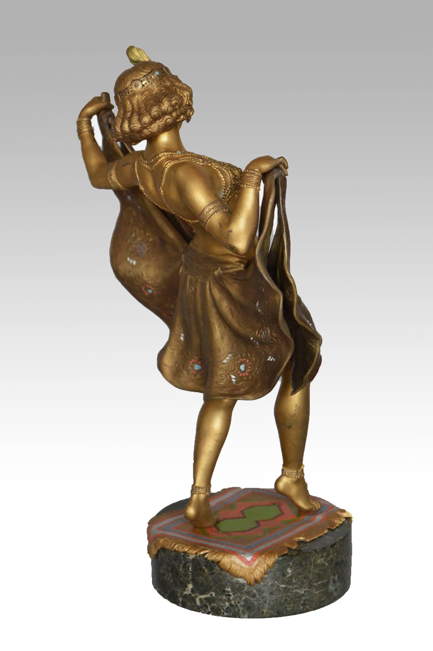 Windmütterlicher Tag (Gold), Figurative Sculpture, von Franz Bergmann