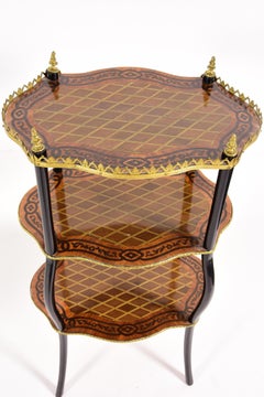 Französische Etagere Napoleon III 1852-1870 mit charmanten Intarsienarbeiten