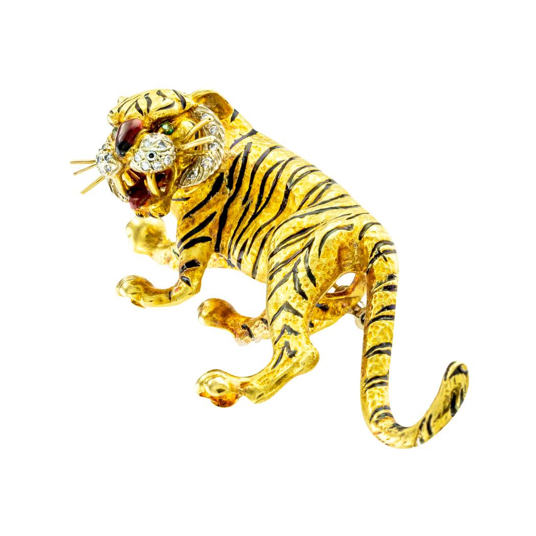 Frascarolo diamond emerald enamel and yellow gold figural tiger clip/brooch. *

SPECIFICATIONS:

GEMSTONES:  emerald-set eyes.

DIAMONDS:  thirty single-cut diamonds totaling approximately 0.25 carat.

METAL:  18-karat yellow gold decorated by dark