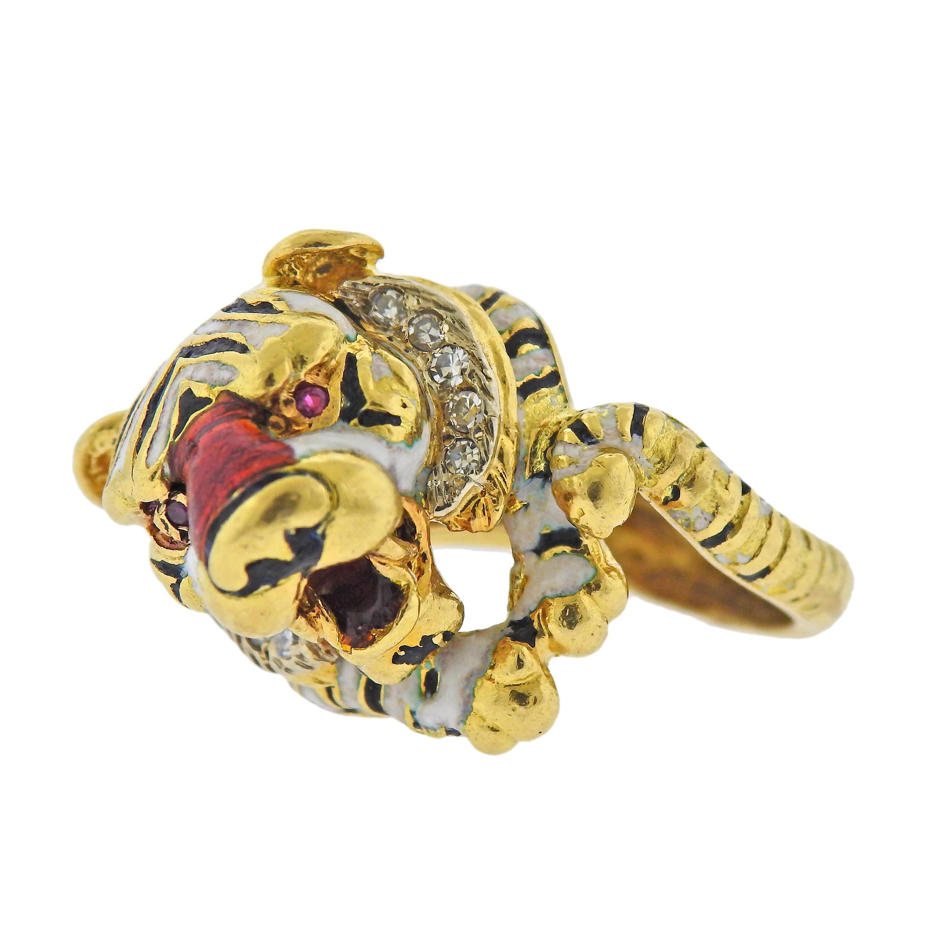 18k gold tiger ring by Frascarolo, decorated with diamonds, ruby eyes and enamel (some loss is present). Ring size - 4.5, ring top - 17mm x 20mm. Marked: FC mark, made in Italy, Modele Depose, 750. Weight - 17.7 grams. 