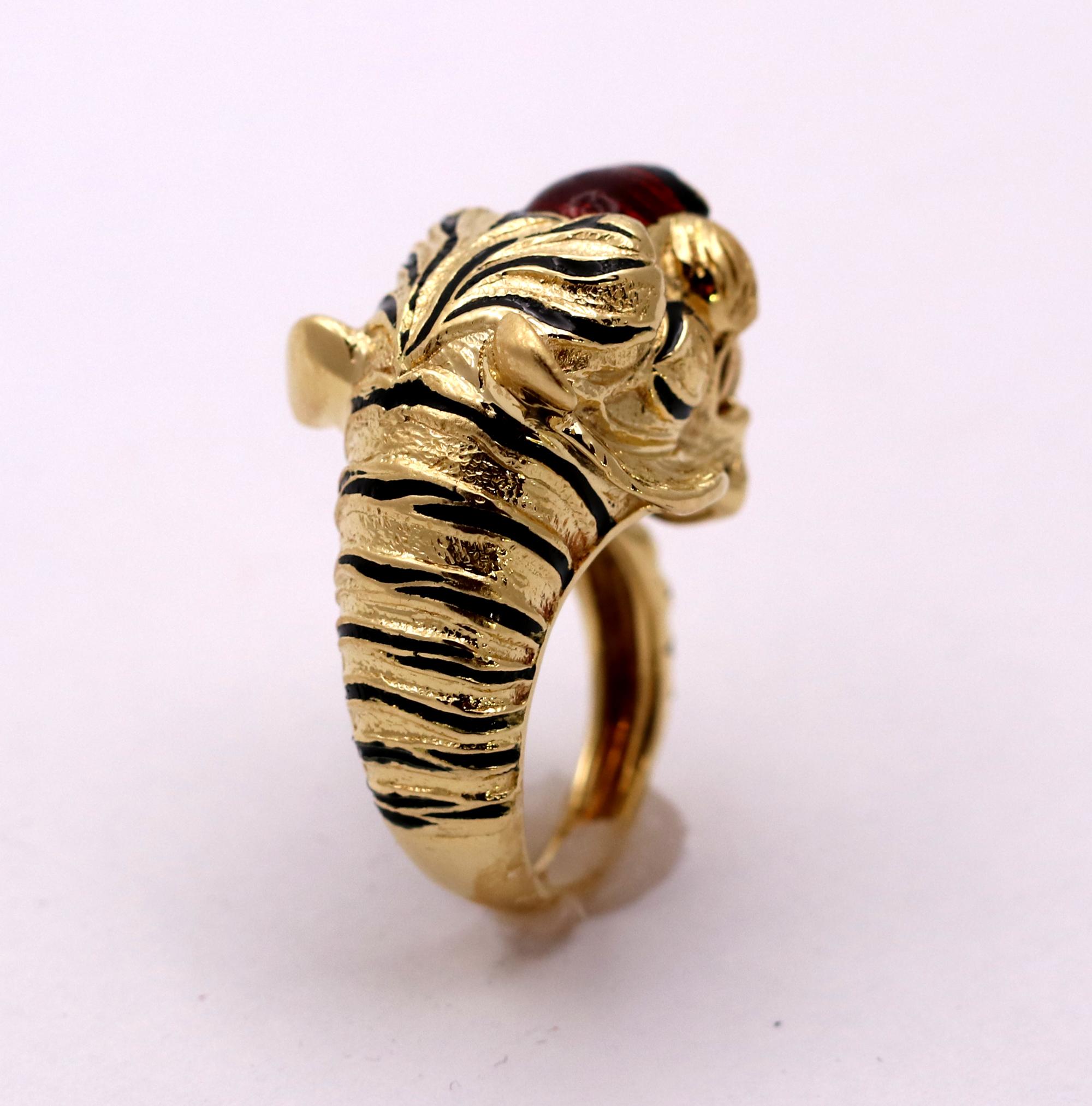 Frascarolo Gold and Enamel Tiger Ring with Ruby Eyes In Good Condition In Palm Beach, FL