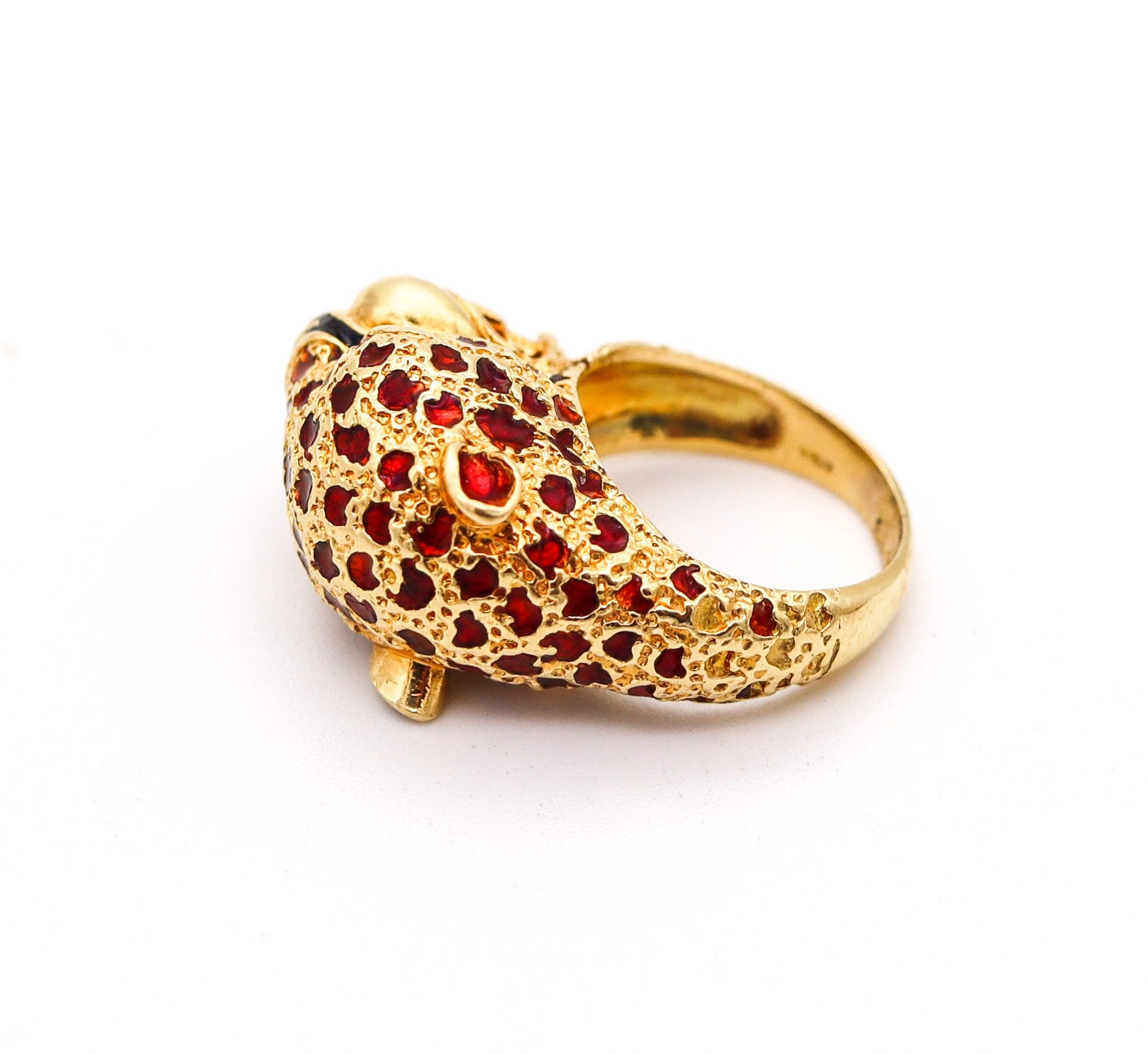 Donna Anello da cocktail con pantera smaltata rossa di Frascarolo Milano in oro giallo massiccio 18Kt in vendita