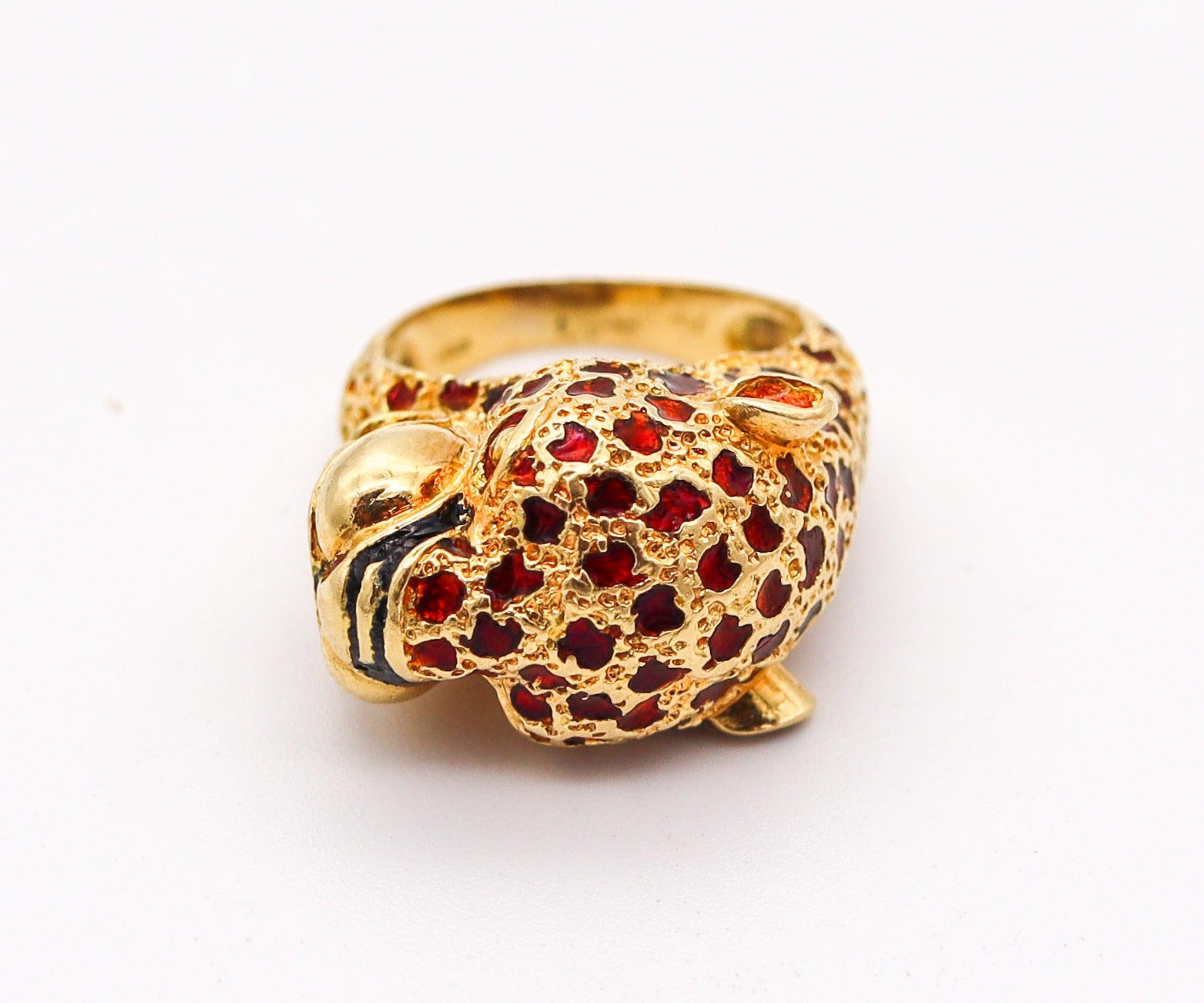 Anello da cocktail con pantera smaltata rossa di Frascarolo Milano in oro giallo massiccio 18Kt in vendita 2