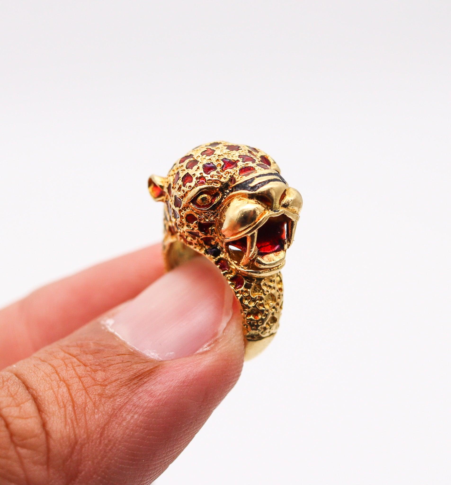 Anello da cocktail con pantera smaltata rossa di Frascarolo Milano in oro giallo massiccio 18Kt in vendita 4