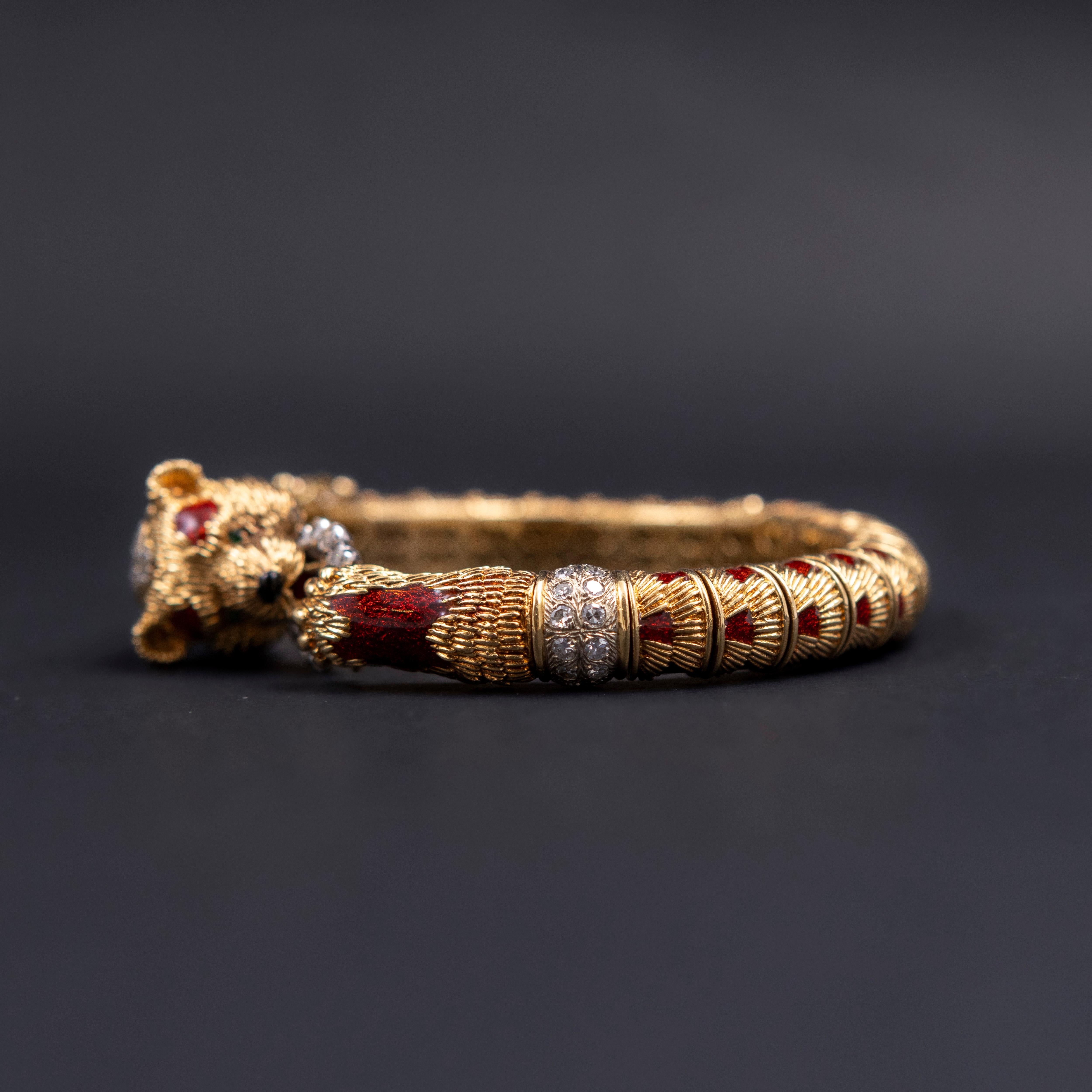 Frascarolo Red Panda Bear Enamel Diamond Bangle Bracelet Yellow Gold Italy 1960s In Good Condition In Lisbon, PT