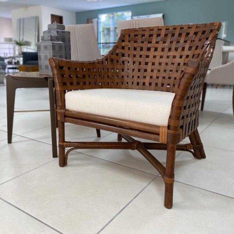 The furniture is handmade, one by one, under strict quality control, providing resistance and durability, with a touch of lightness and sophistication. High quality nautical rope with UV protection.
The Frascati Armchair has an excellent finish.